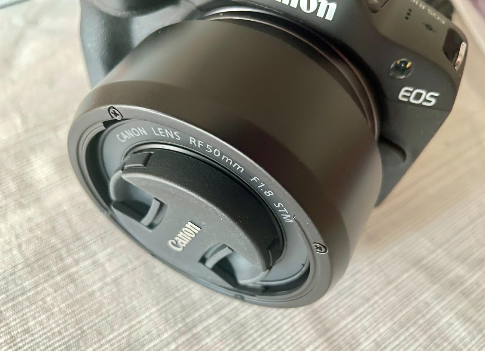 K&F CONCEPT Lens Hood Compatible with Canon RF 50mm F1.8 STM Lens, Reversible Snap on Camera Lens Shade Replacement of ES-65B Hood, Compatible with 43mm Filters and Lens Cap, PL05 customer photo 1
