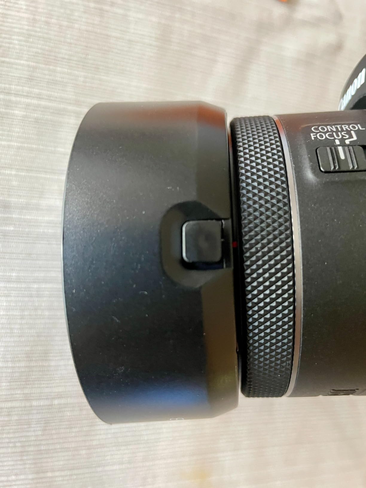 K&F CONCEPT Lens Hood Compatible with Canon RF 50mm F1.8 STM Lens, Reversible Snap on Camera Lens Shade Replacement of ES-65B Hood, Compatible with 43mm Filters and Lens Cap, PL05 customer photo 2
