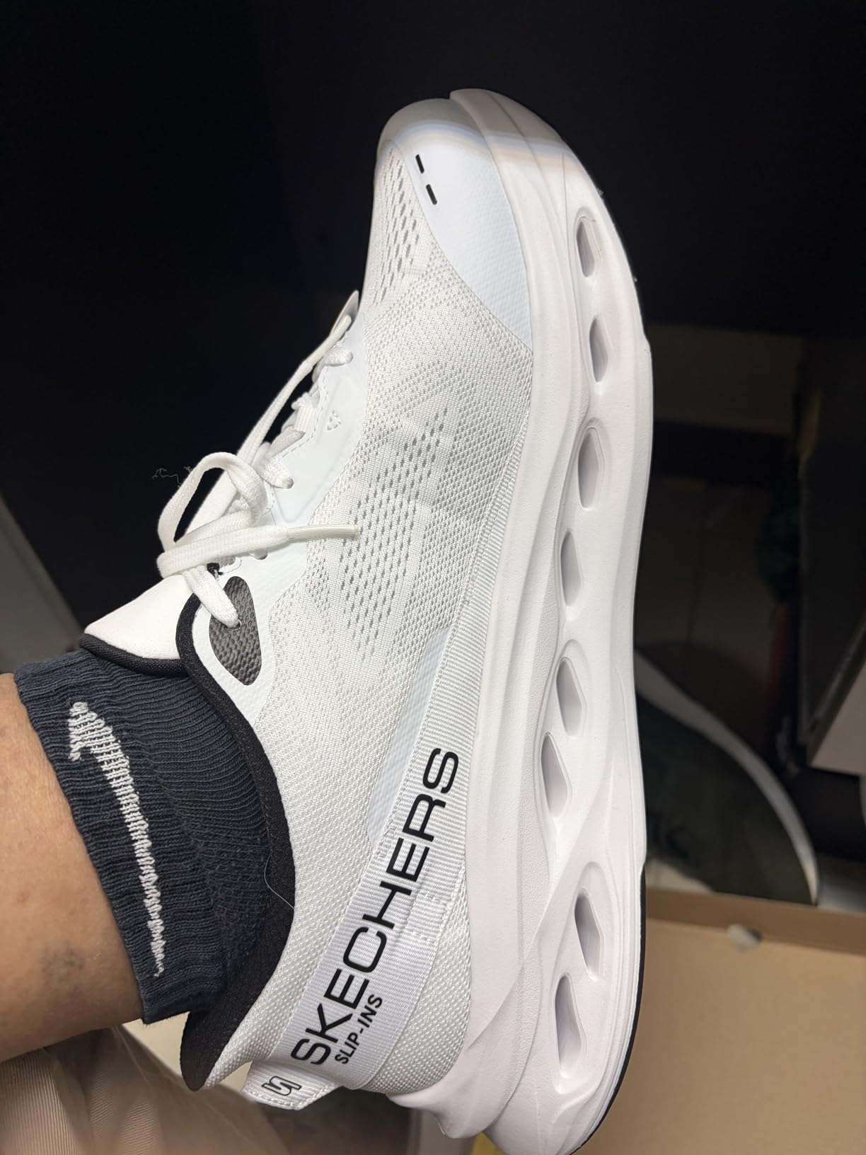Skechers Men's Max Cushioning Glide Step Advert Hands Free Slip-ins customer photo 2