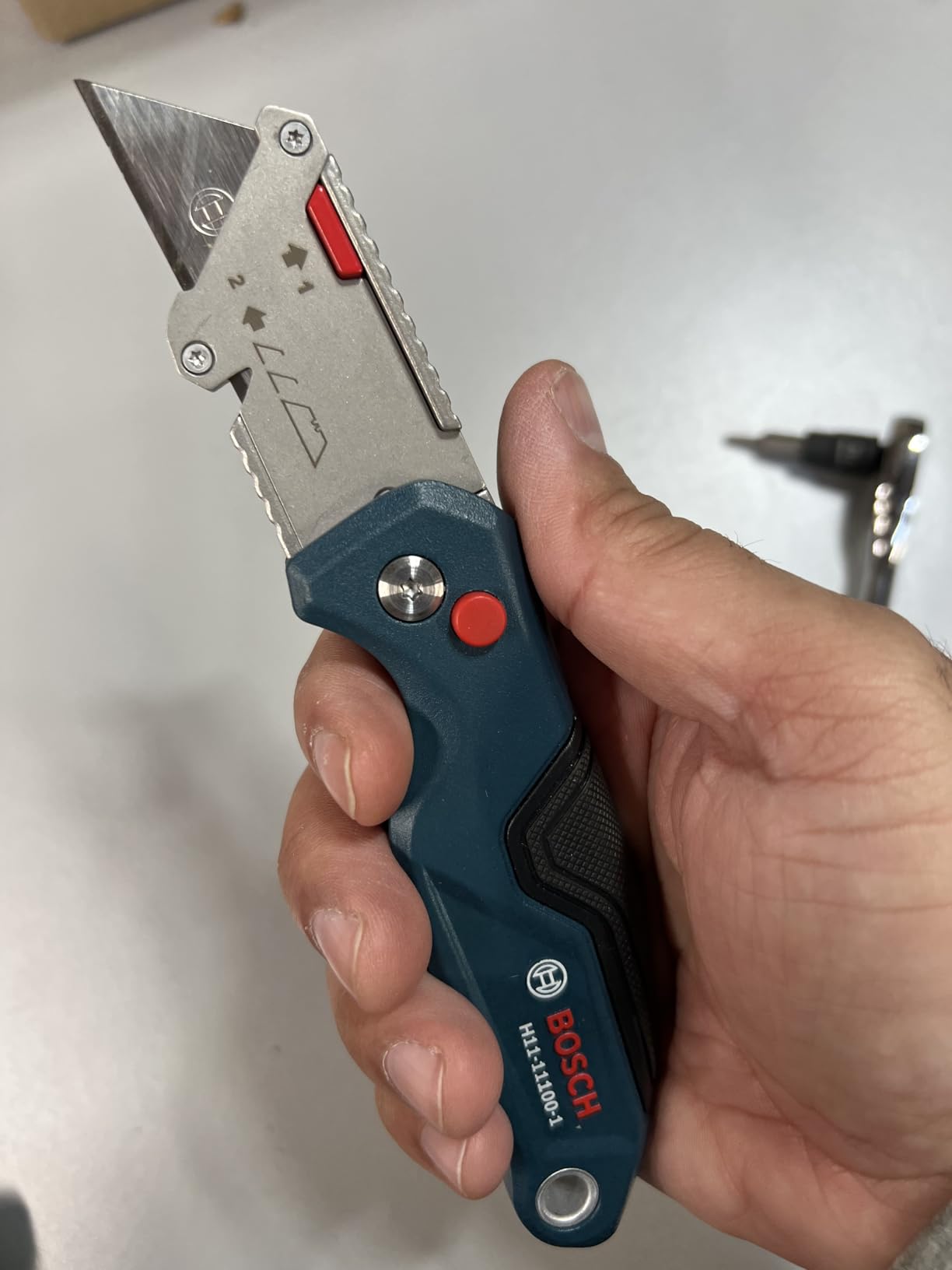 BOSCH H11-11100-1 Folding Utility Knife | Compact, Portable, Durable Box Cutter, Heavy Duty Utility Knife with Integrated Blade Storage, Thumb Rest, Belt Clip, Strap Cutter, 3 Blades customer photo 2