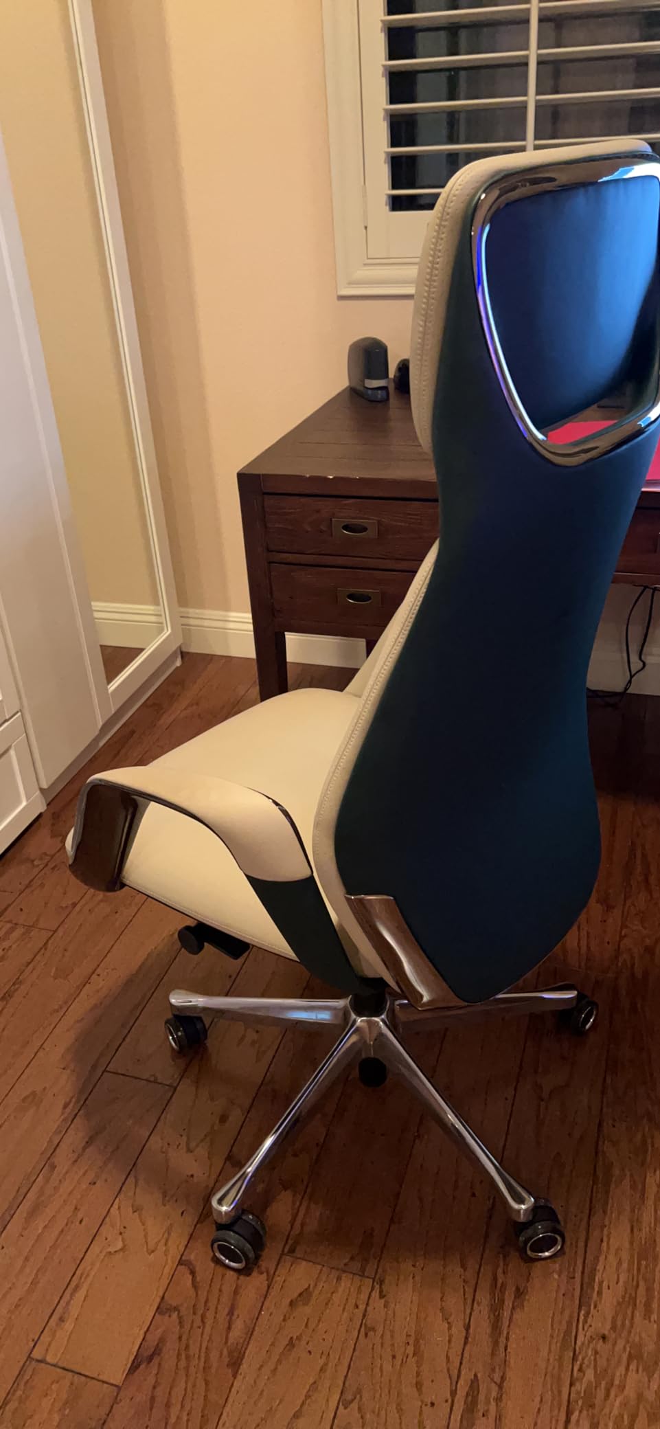 EUREKA ERGONOMIC Serene Nappa Leather Office Chair, Black | Ergonomic Executive Desk High Back Boss Chair, Aluminum Base, Lumbar Support & Recline, Heavy Duty for Long-Hour Comfort customer photo 2