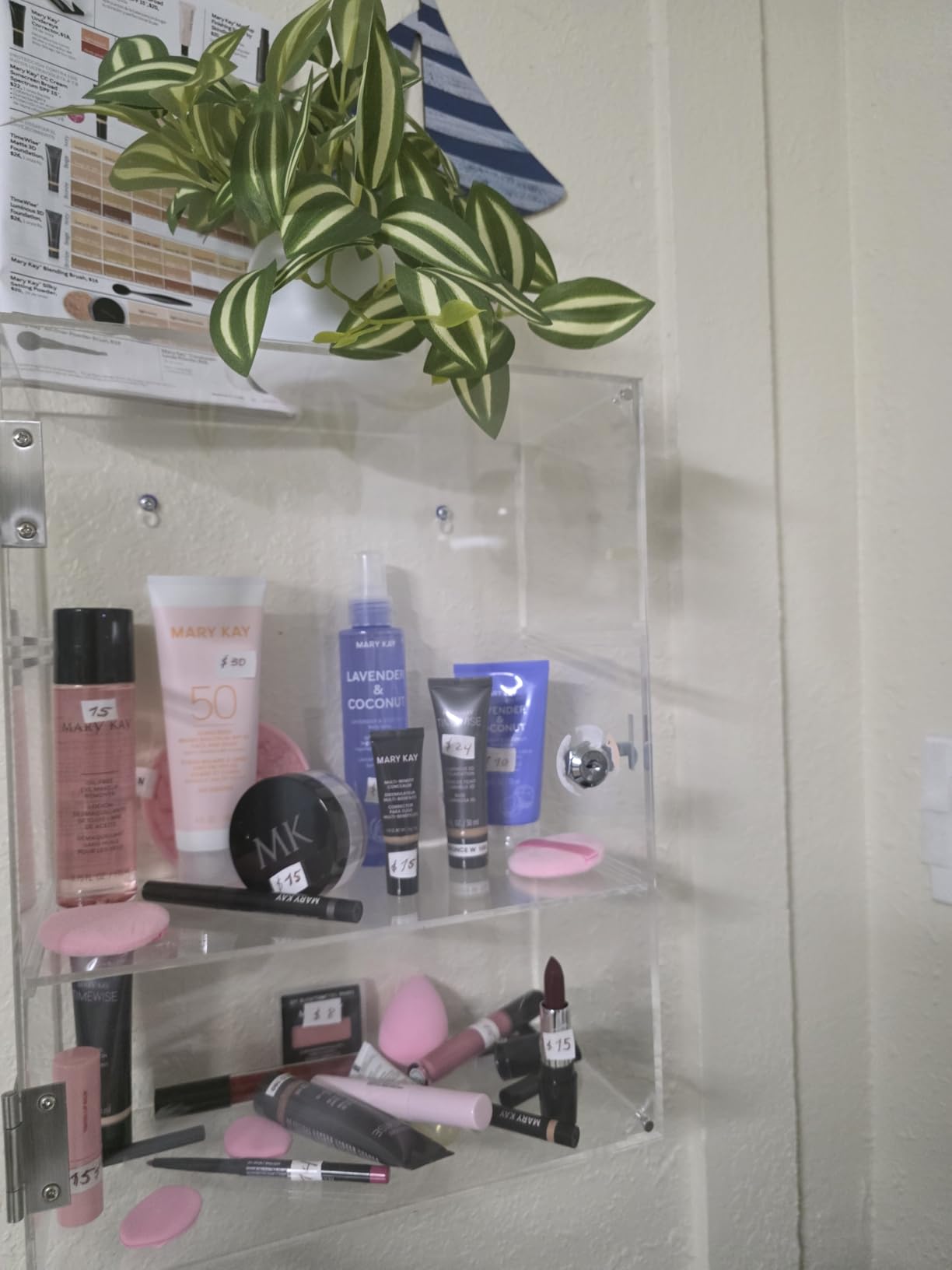 Locking Display Case, Acrylic Display Case with Lock Key, Clear Countertop Display case with Shelves (11.8x5.9x15.7 inch, 4.9-11in Adjustable Shelf Clearance) customer photo 1