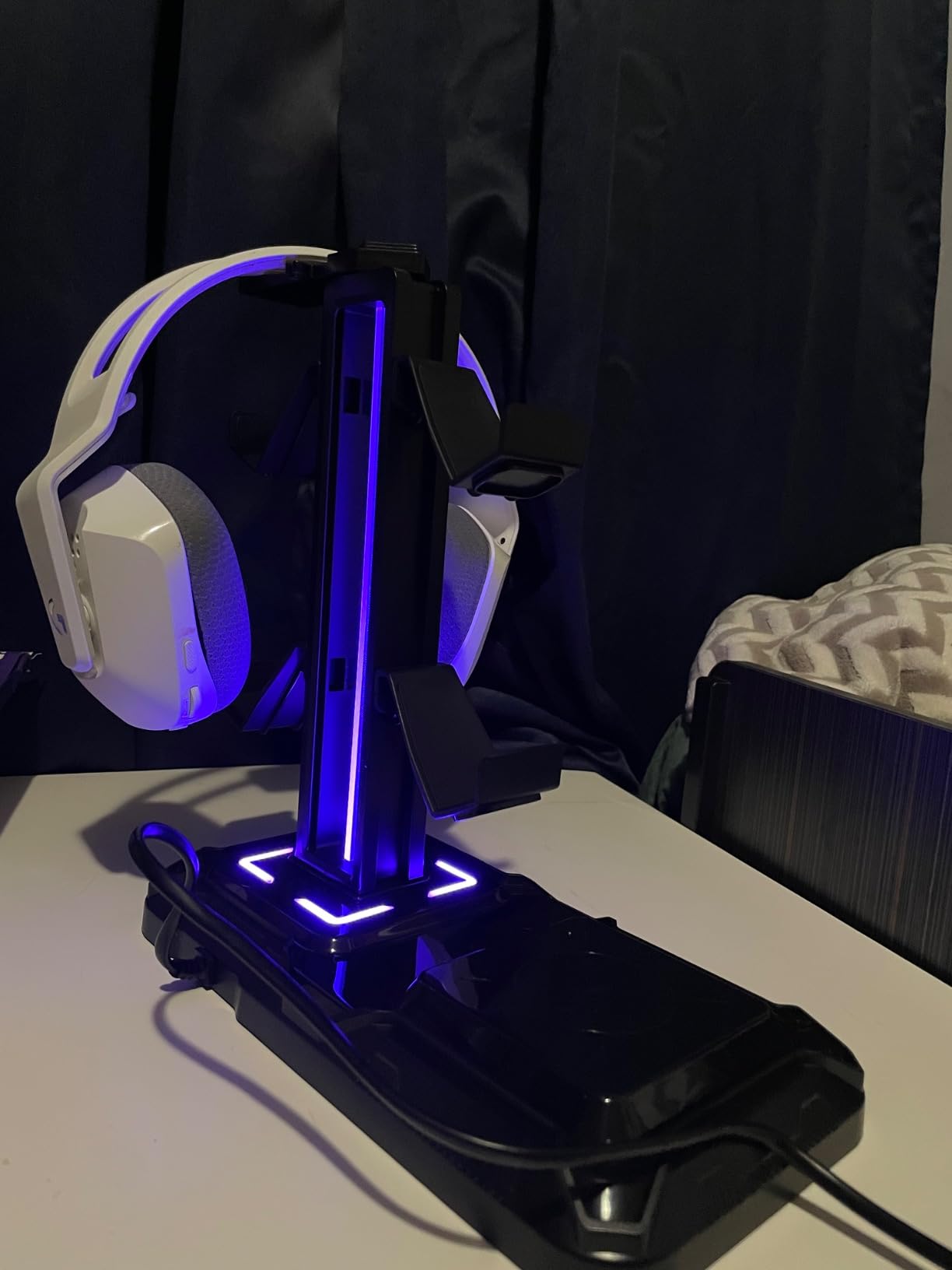KDD Headphone & Controller Stand with Wireless Charging - Rotatable Headset Stand with 9 Light Modes - Controller Holder with 2 USB and Type C Ports - for Gamers Desktop Accessories customer photo 2