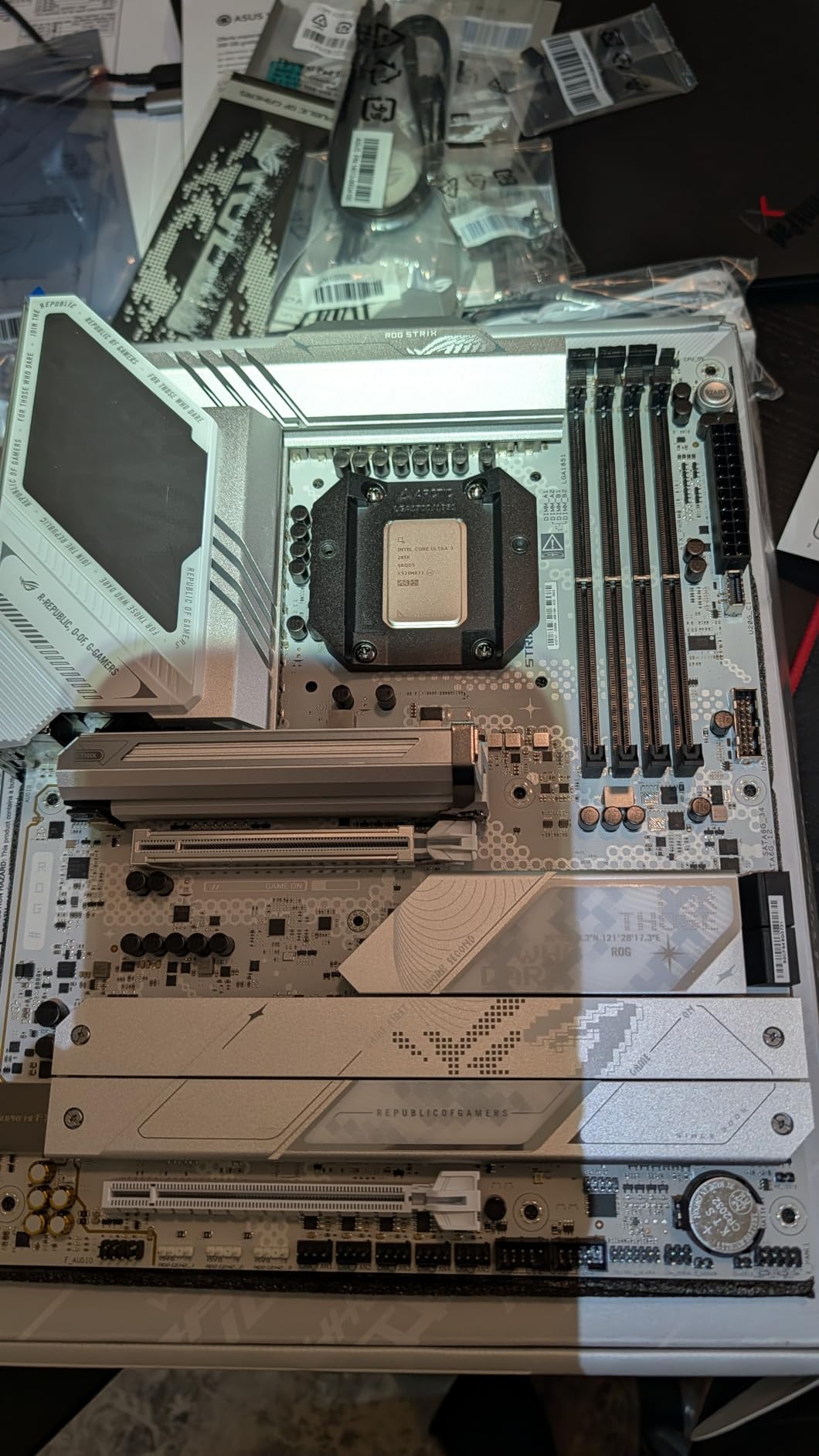 ASUS ROG STRIX Z890-A GAMING WIFI Z890 LGA 1851 ATX Motherboard, Intel Core Ultra Series 2 Ready, Advanced AI PC-ready, 16+2+1+2 stages, DDR5, WiFi 7, 2.5G, 5x M.2, Thunderbolt 4, USB Type-C, AI OC customer photo 1