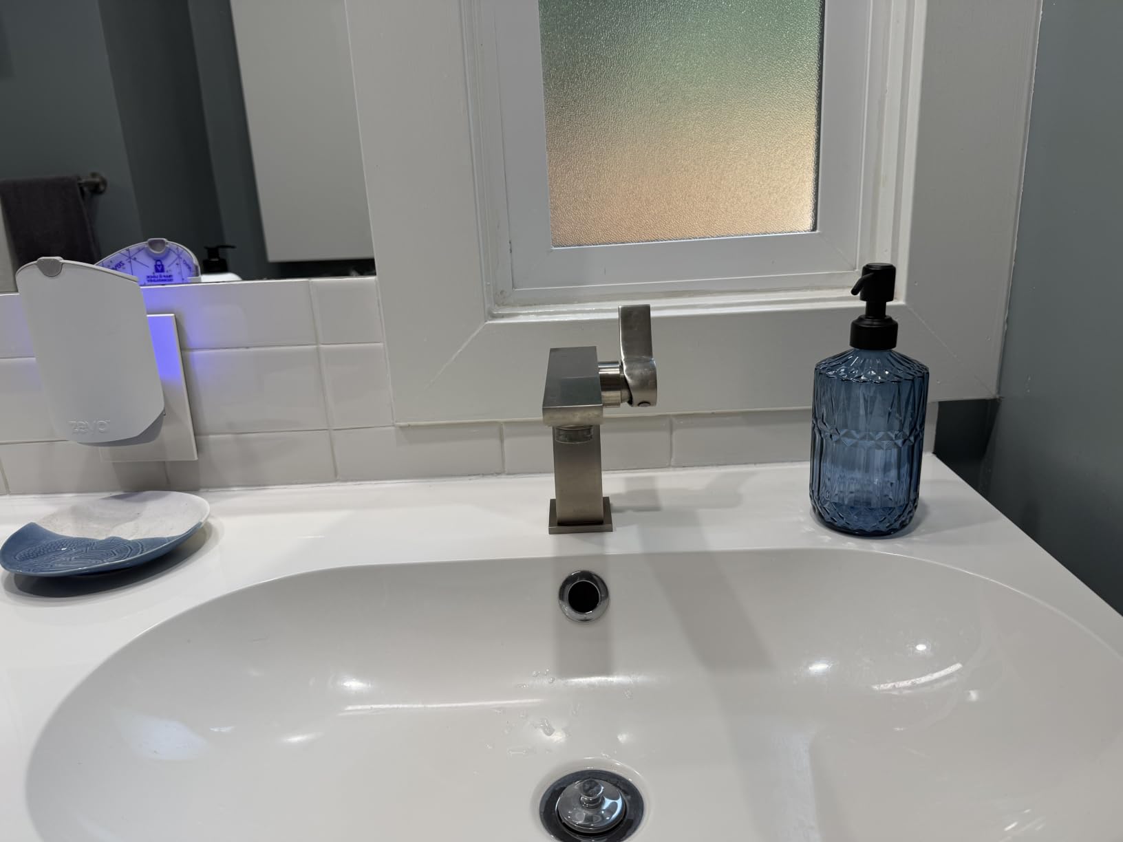 JASAI 18Oz Green Glass Soap Dispenser with Gold Rust Proof Pump, Refillable Kitchen soap Dispenser for Dish Soap, Soap Dispenser Bathroom for Hand soap, Lotion, Body Wash customer photo 1
