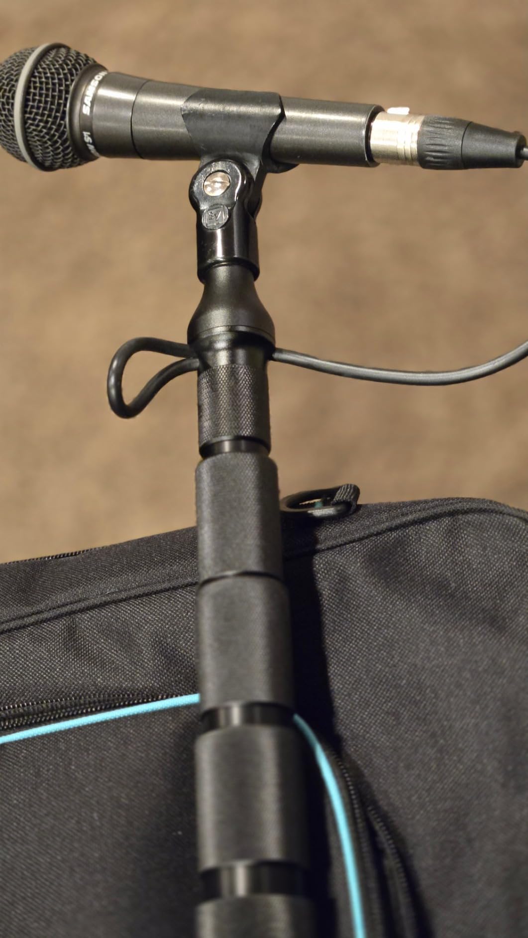 Movo CMP-17C Professional 9.8' Aluminum Boom Pole for Shotgun Microphones with Internal XLR Cable - Compatible with Rode NTG Series, Sennheiser MKE600, Audio-Technica AT875R & More customer photo 2