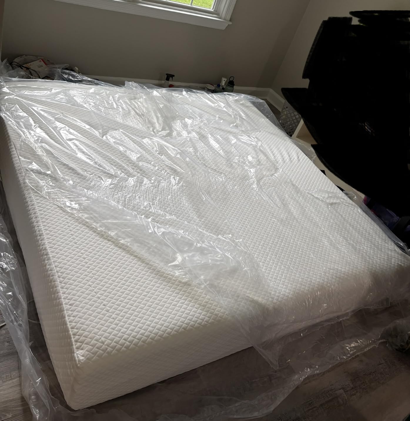 EGOHOME 10 Inch Queen Mattress, Memory Foam Mattress in a Box with Cooling Green Tea Gel, Relieve Pressure with Medium Firm Support, CertiPUR-US Certified, 80''L x 60''W, White customer photo 1
