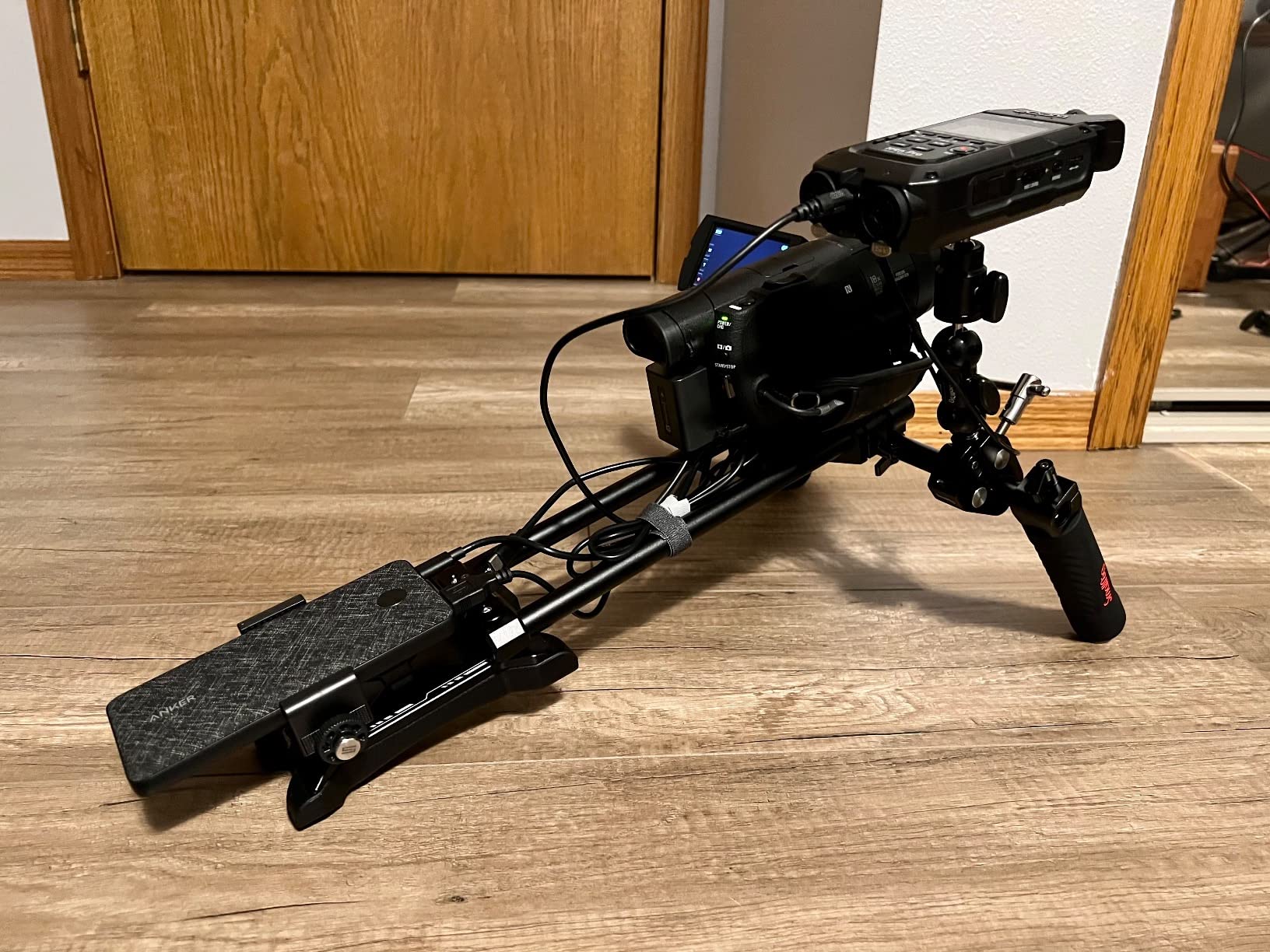 SmallRig Classic Shoulder Rig Kit, Lightweight & Portable (2.98lb) | Dual Handles 15mm Rods, Shoulder Mount Video Rig with Quick Release for Arca, for SmallRig Follow Focus / DSLR / Filmmaking customer photo 2