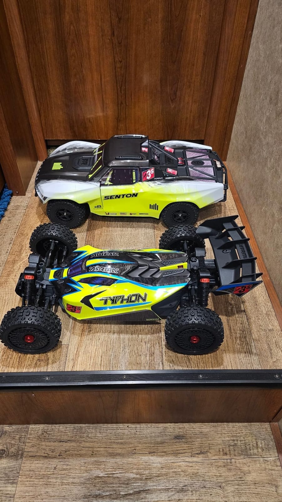 RC Car 1/8 Typhon 4X4 223S BLX BRUSHLESS Buggy RTR (Battery and Charger Not Included) with DSC (Yellow), ARA4306V4T2 customer photo 2