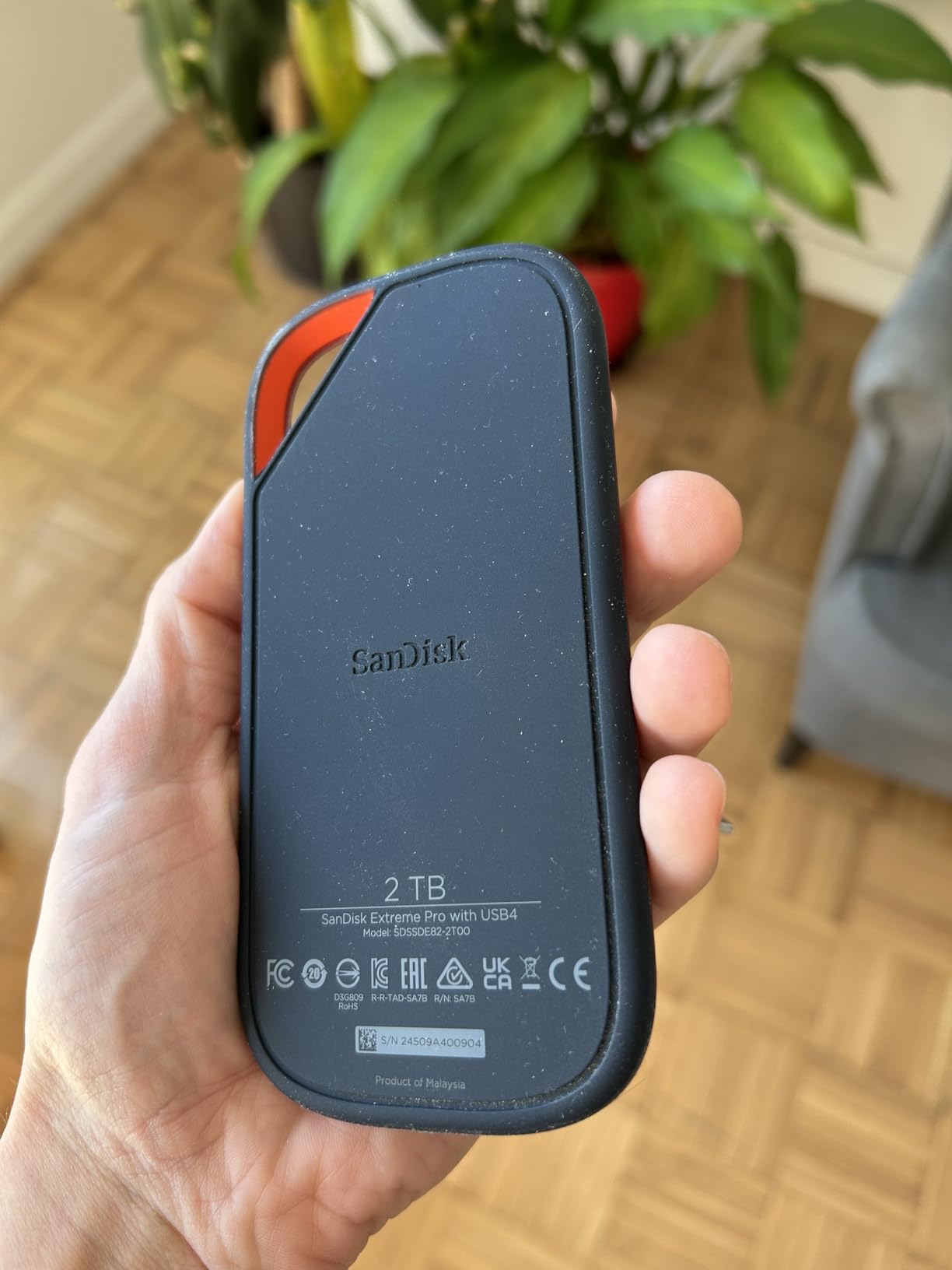 Sandisk 2TB Extreme PRO Portable SSD with USB4, Up to 3,800MB/s Read Speeds | External Solid State Drive, Backwards compatible USB-C & Thunderbolt, IP65 Water & Dust Resistance, Up to 2M Drop Protection customer photo 1