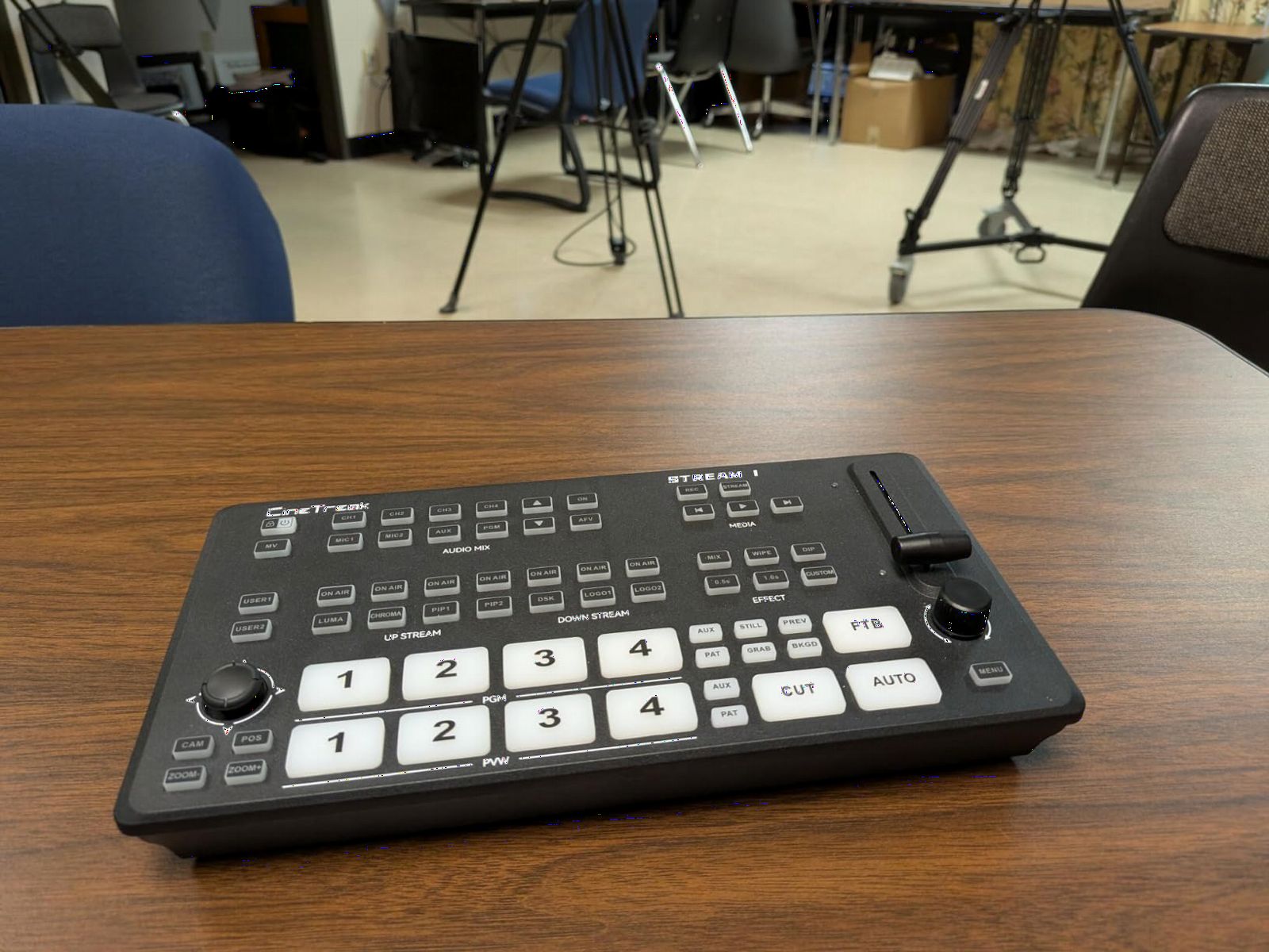 CINETREAK Stream 1 Live Streaming Switcher 4 HDMI & AUX Inputs, PTZ Control Dual RTMP Streaming Chroma/Luma Key Recording & Playback and Landscape & Portrait Livestreaming（NDI Updatable） customer photo 2