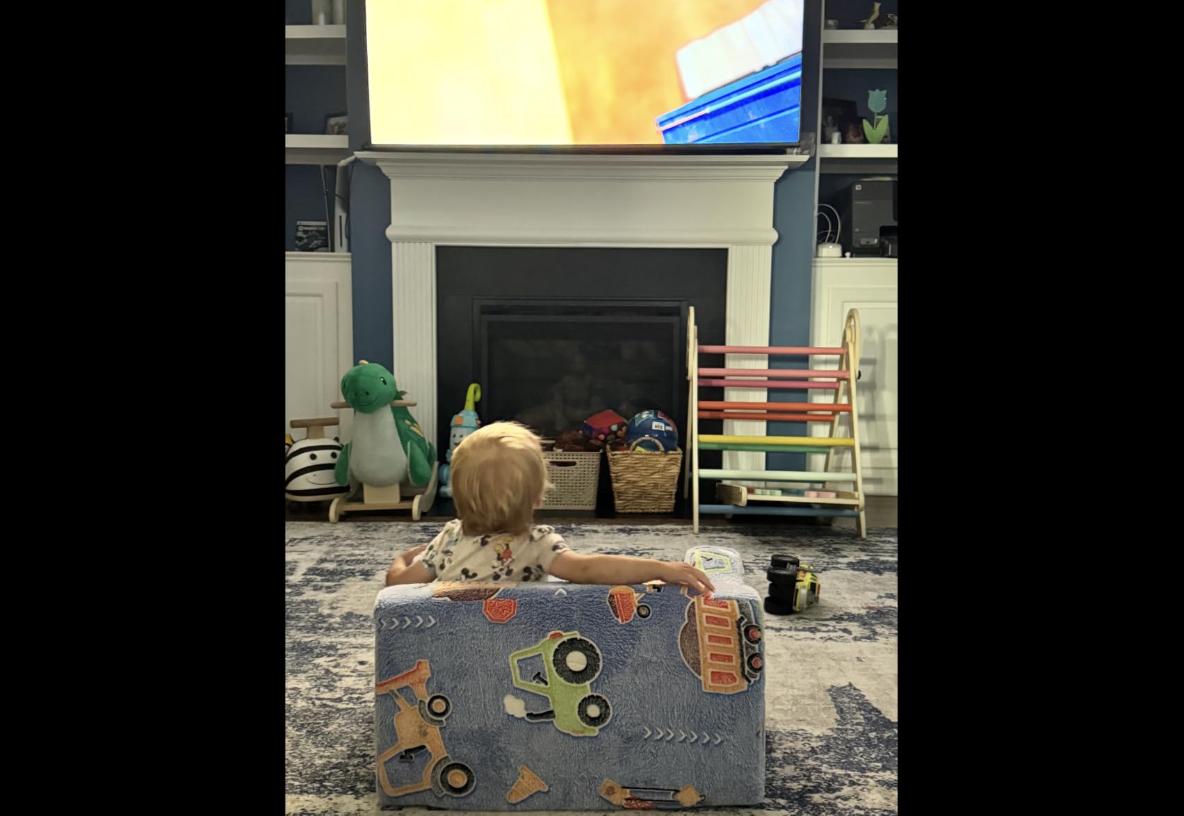 Airpanda Comfy Kids Sofa Chair, 2-in-1 Fold Out Couch with Blanket, Green Dinosaur customer photo 2