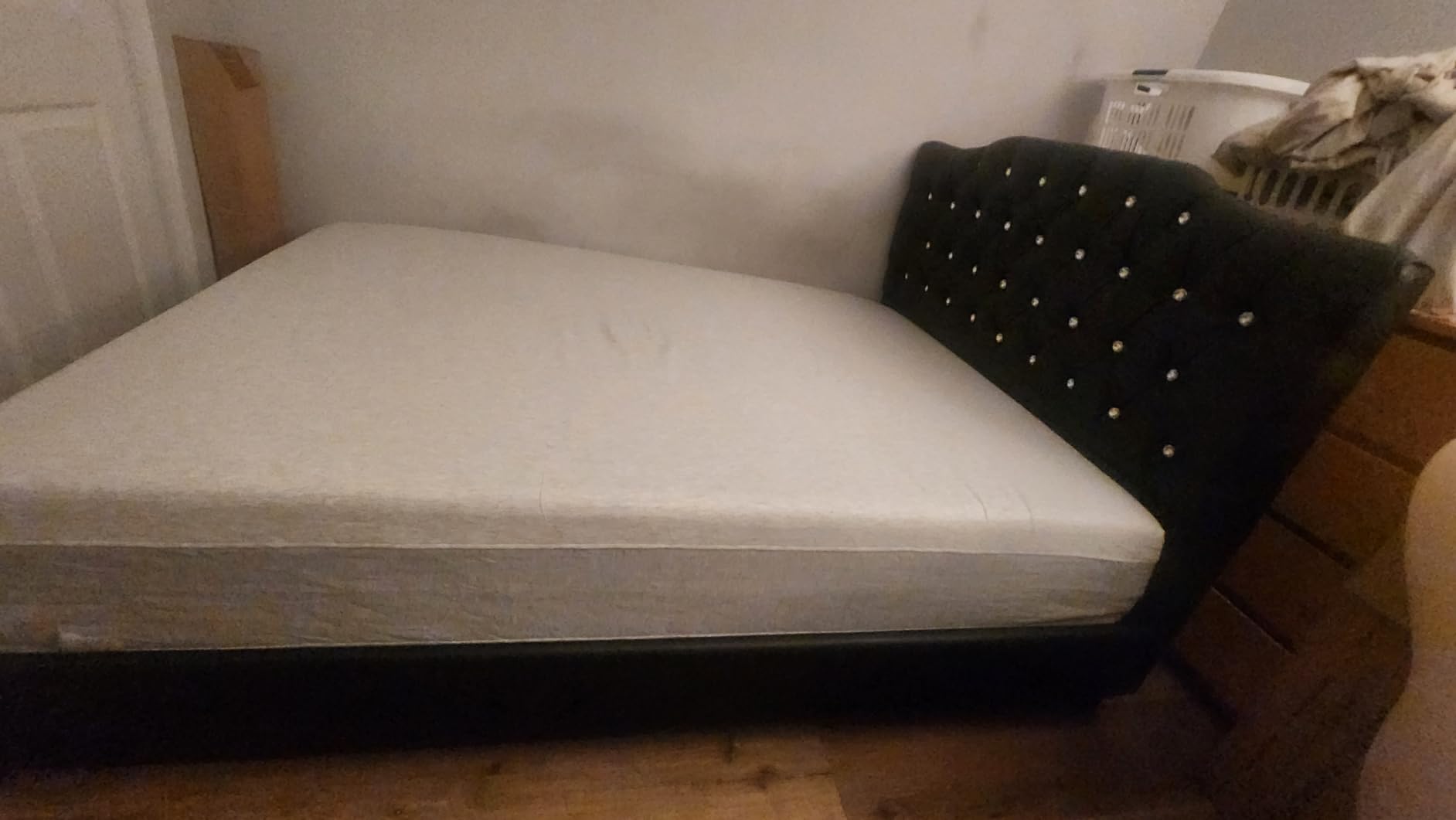 LIFEMENT Twin Mattress for Kids, 6 Inch Twin Bed Mattress, Essential Graphite Cooling Mattress in a Box, Medium Firm Support, Motion Isolation, Pressure Relief, CertiPUR-US Certified, 75''L x 39''W customer photo 1