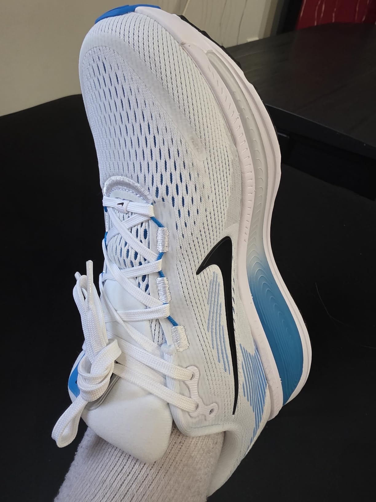Nike Men's Vomero 18 Road Running Shoe customer photo 1