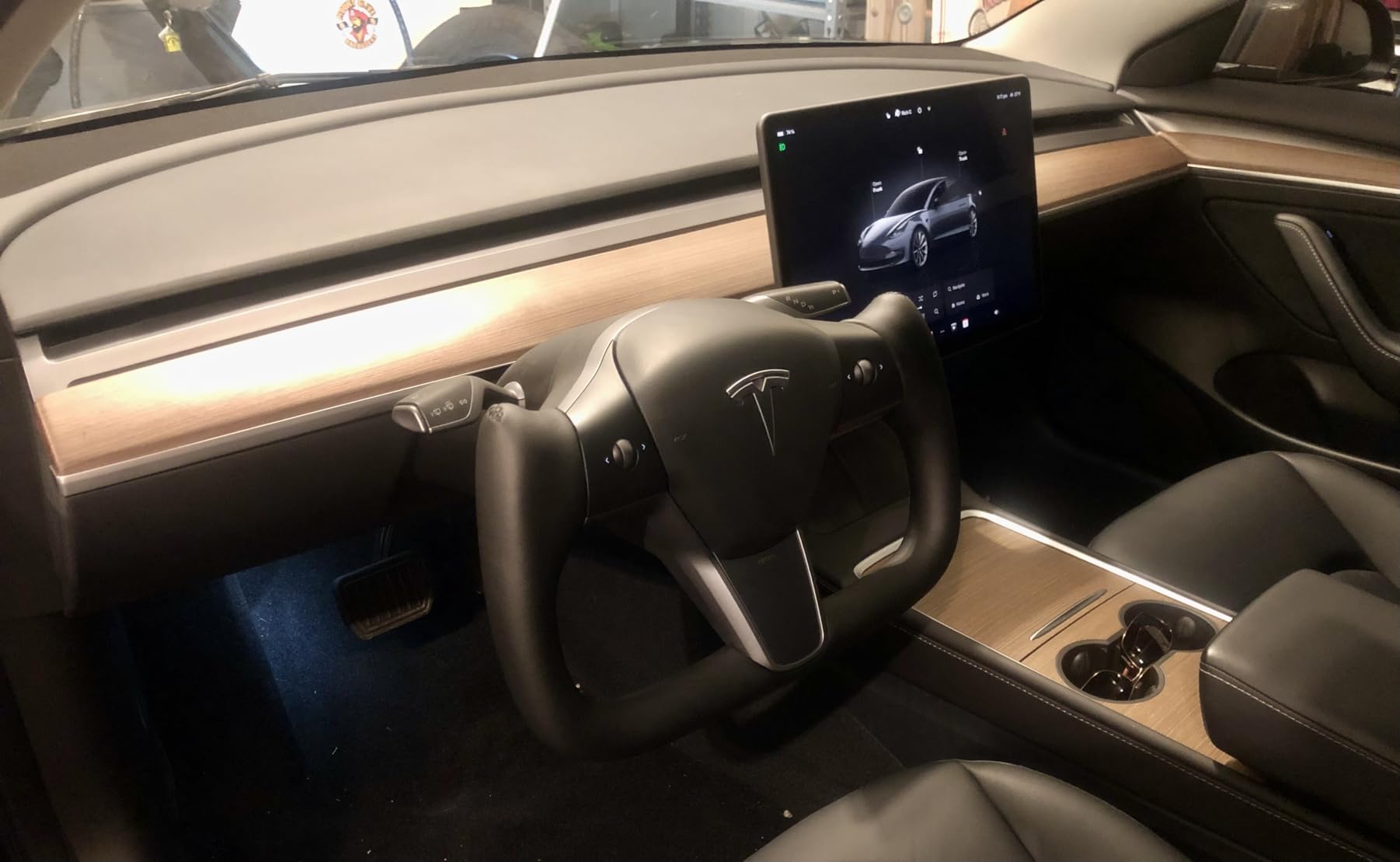 Tlyard Yoke Steering Wheel Personalized for Tesla 3 Y, Nappa Leather with Carbon Fiber Glossy for Tesla Model 3 2017-2023, Model Y 2019-2024 With Heating Function customer photo 2