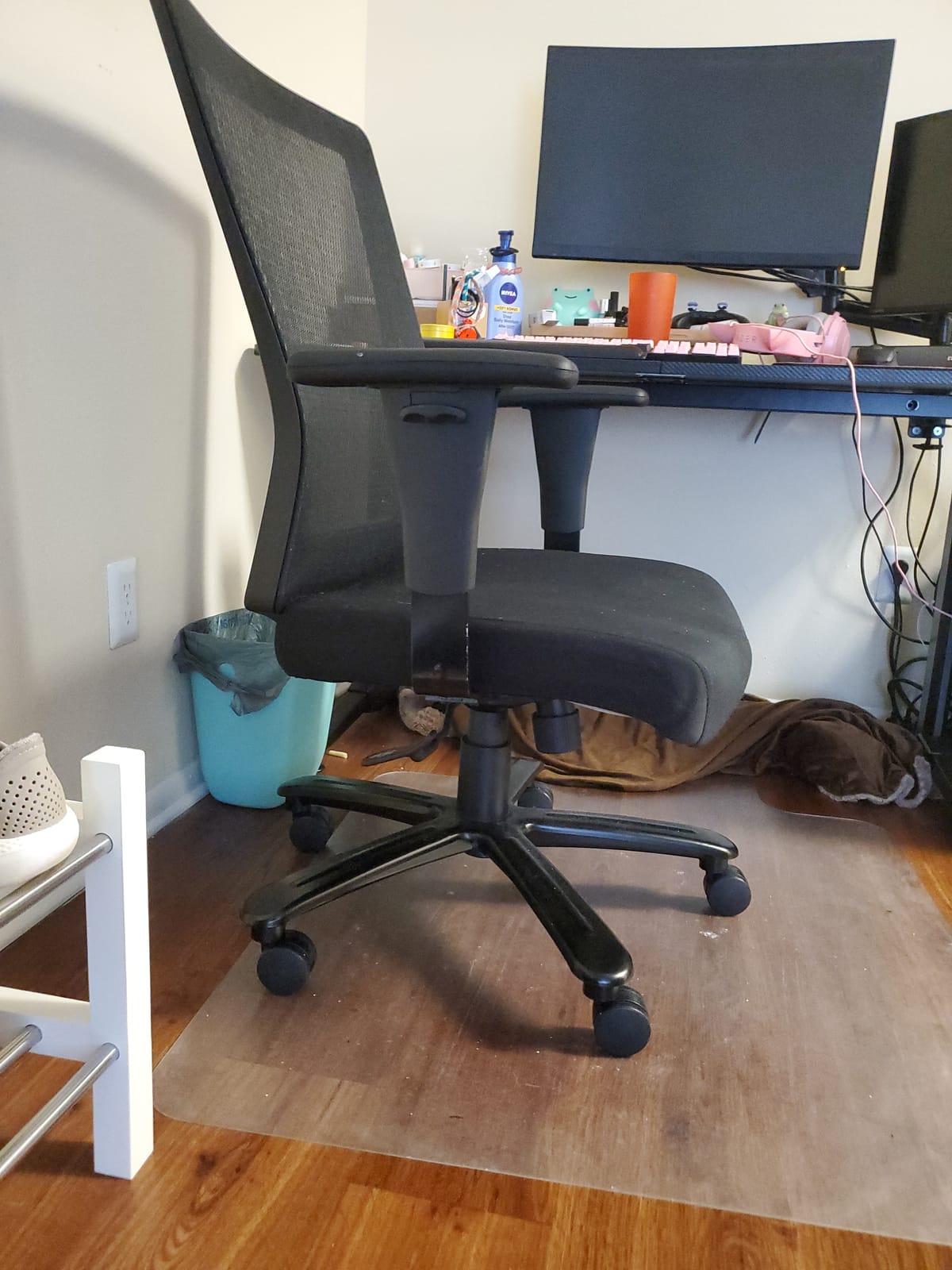 CLATINA Heavy Duty Ergonomic Mesh Office Chair 400LBS, Big and Tall Desk Chair with Adjustable Lumbar Support & Headrest, Flip Up Padded Arms, Swivel Computer Chair for Home, Study, Conference, Black customer photo 1