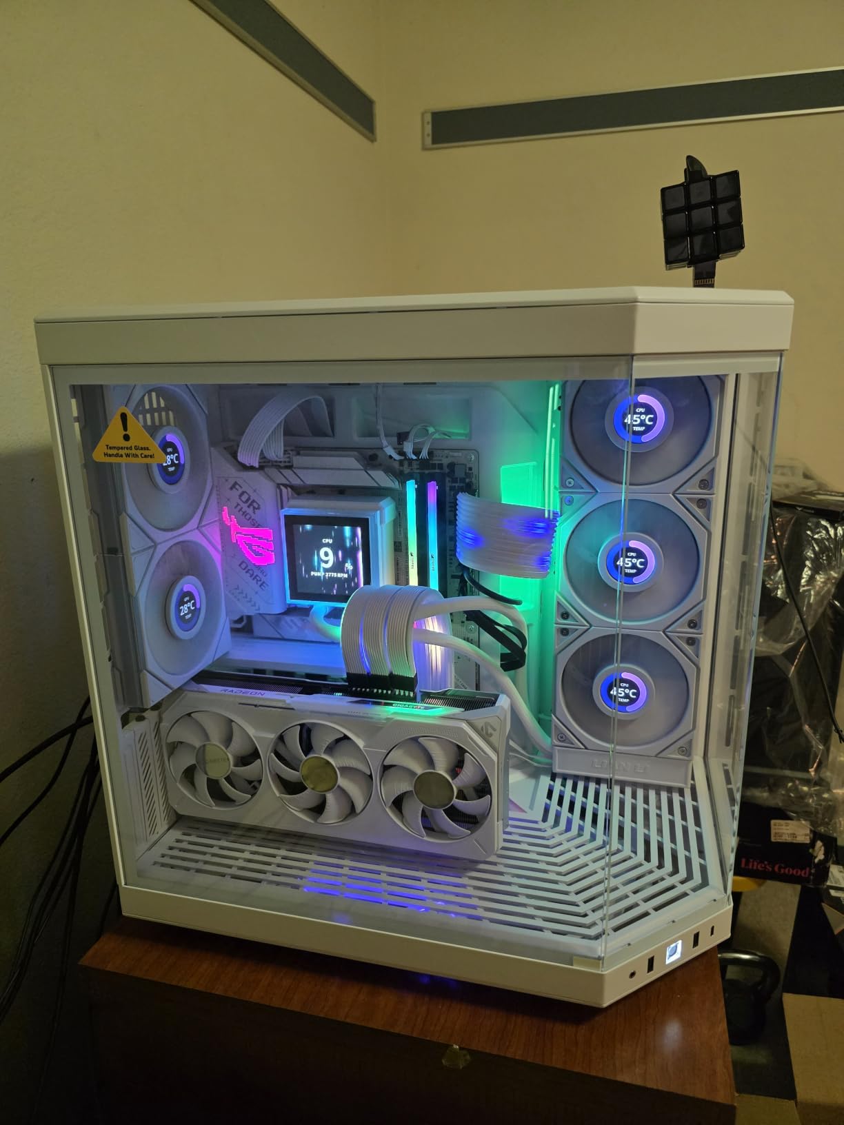 GIGABYTE Radeon RX 9070 XT Gaming OC 16G Graphics Card, PCIe 5.0, 16GB GDDR6 customer photo 2