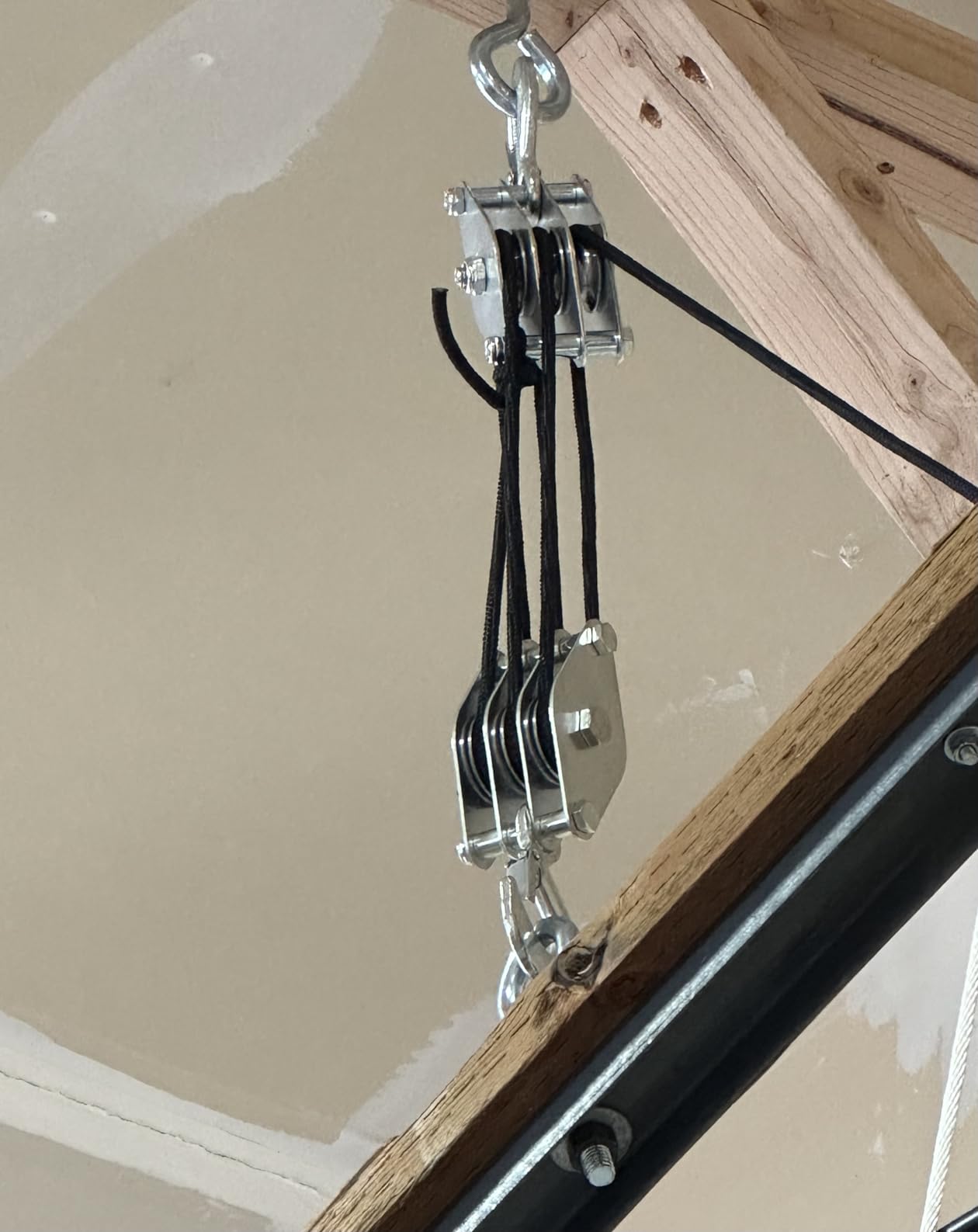 VEVOR 4400 lbs Breaking Strength 100 FT Rope Pulley Hoist, 5:1 Lifting Power Heavy Duty Pulley System with 2pcs Soft Loops, Metal Wheels Bearing Structure customer photo 2