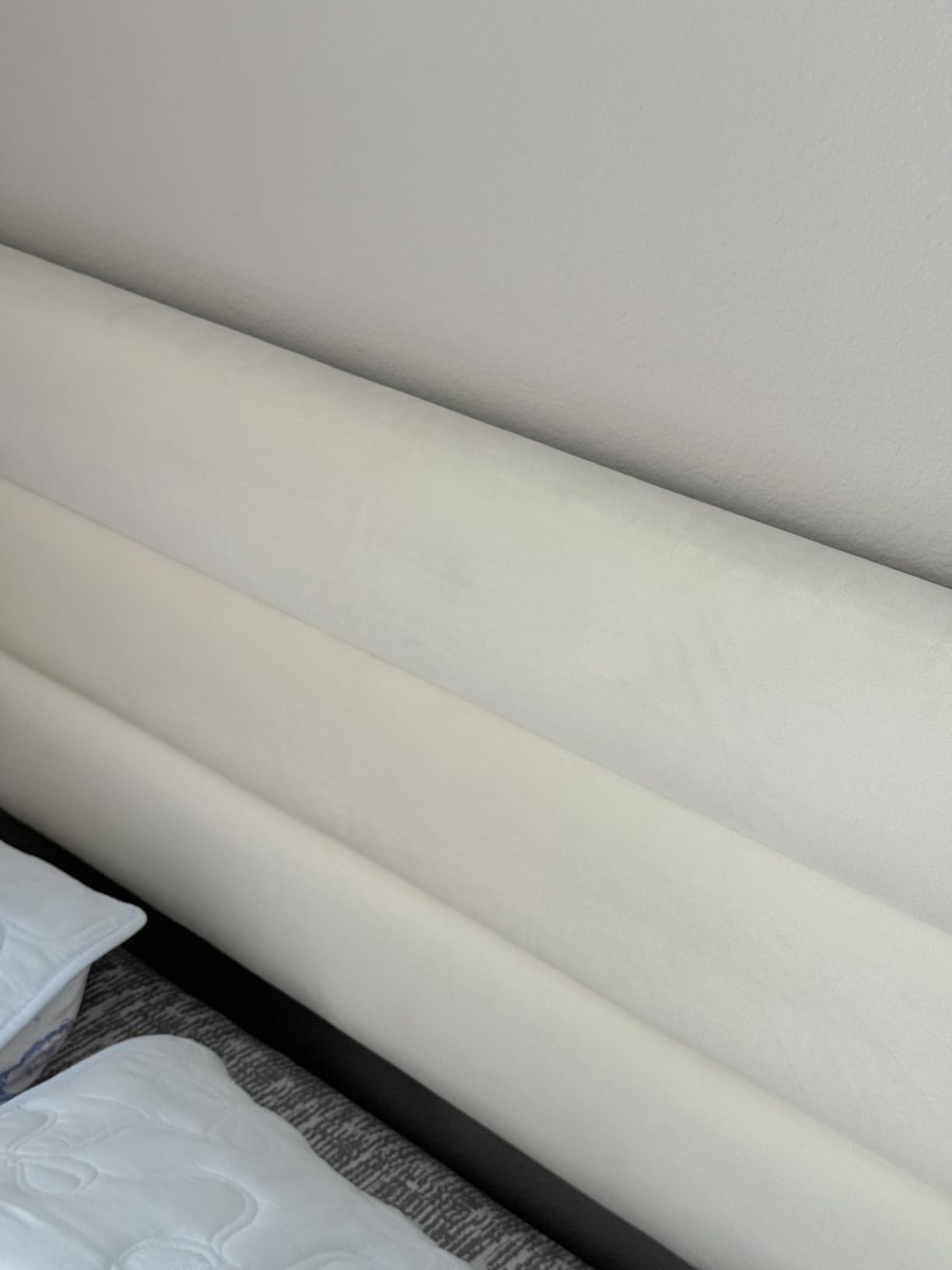 Fluest Queen Bed Frame, Platform Bed Frame with Velvet Upholstered Headboard, No Box Spring Needed, Sturdy Metal Support, Noise Free, Easy Assembly, Modern Bedroom Furniture, Beige customer photo 2