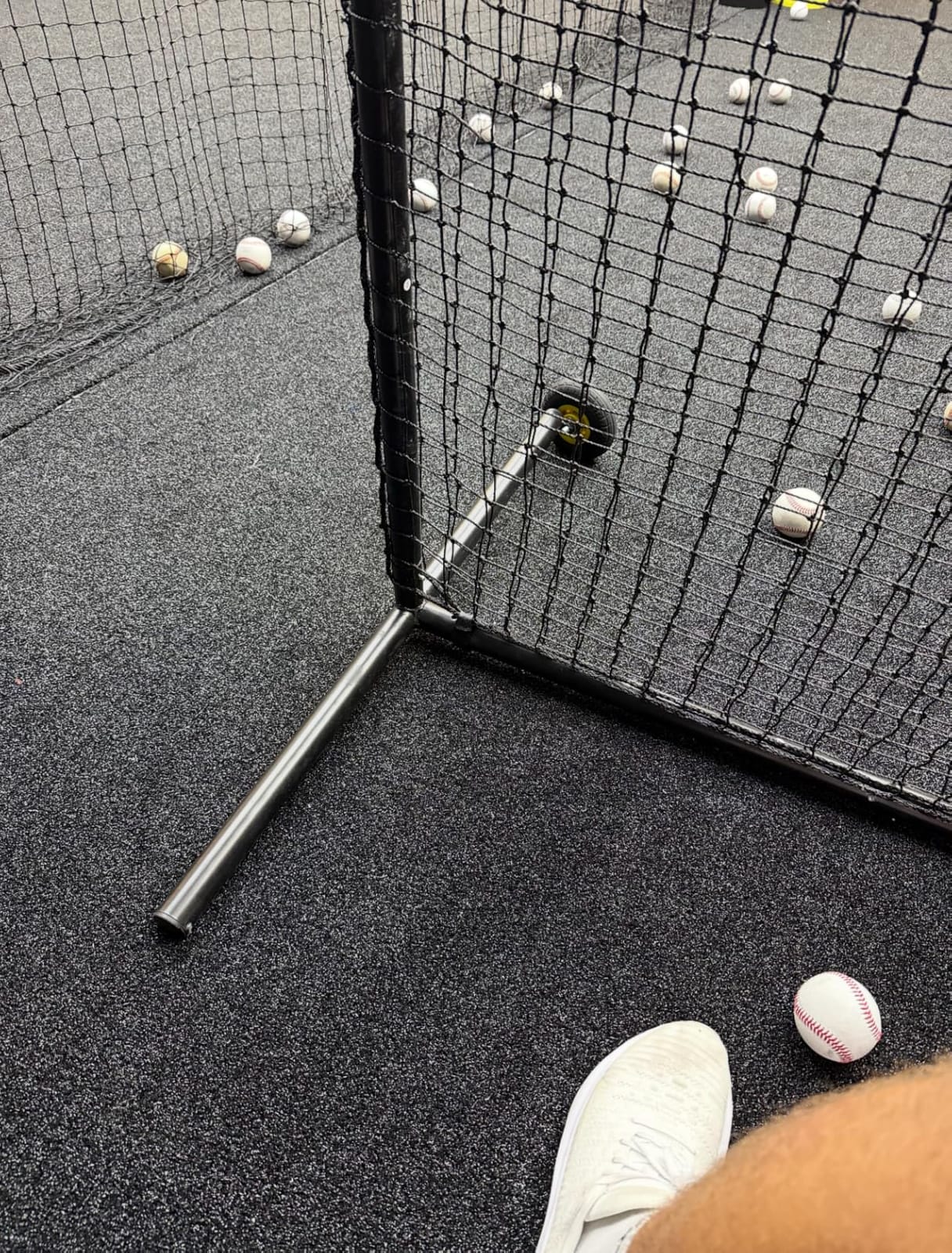 L Screen Baseball Pitching Screen for Batting Cage Pitcher Protector Net | 7x7 Ft Portable Screen Includes Carry Bag and 2 Rubber Wheels customer photo 2