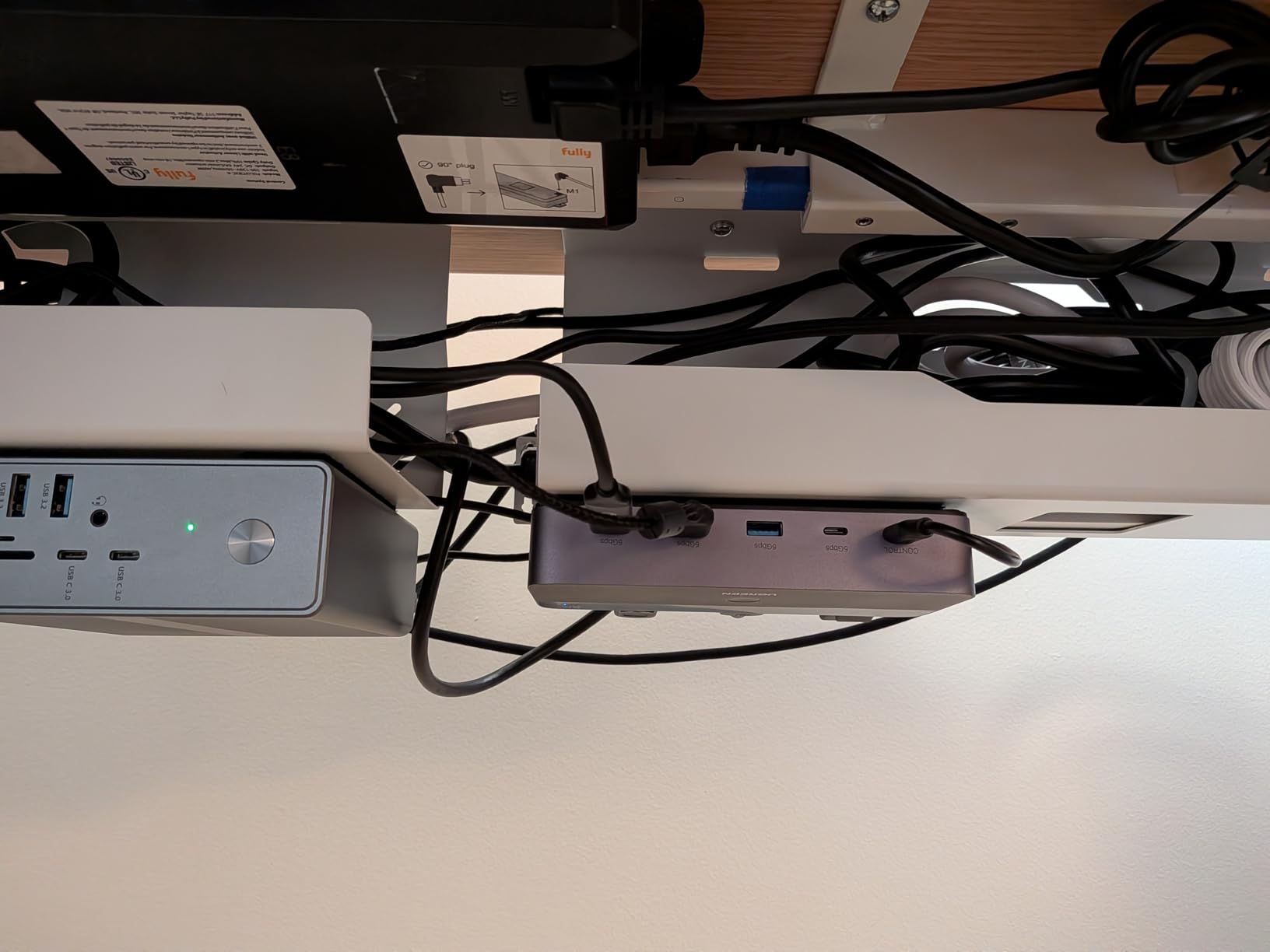 UGREEN 8K@60Hz Displayport KVM Switch 2 Monitors 2 Computers, Aluminum | with 4 USB 3.0 Ports, for 2 Computers Share Dual Monitors Keyboard Mouse Printer, with 2 USB Cables/Power Adapter/Controller customer photo 1