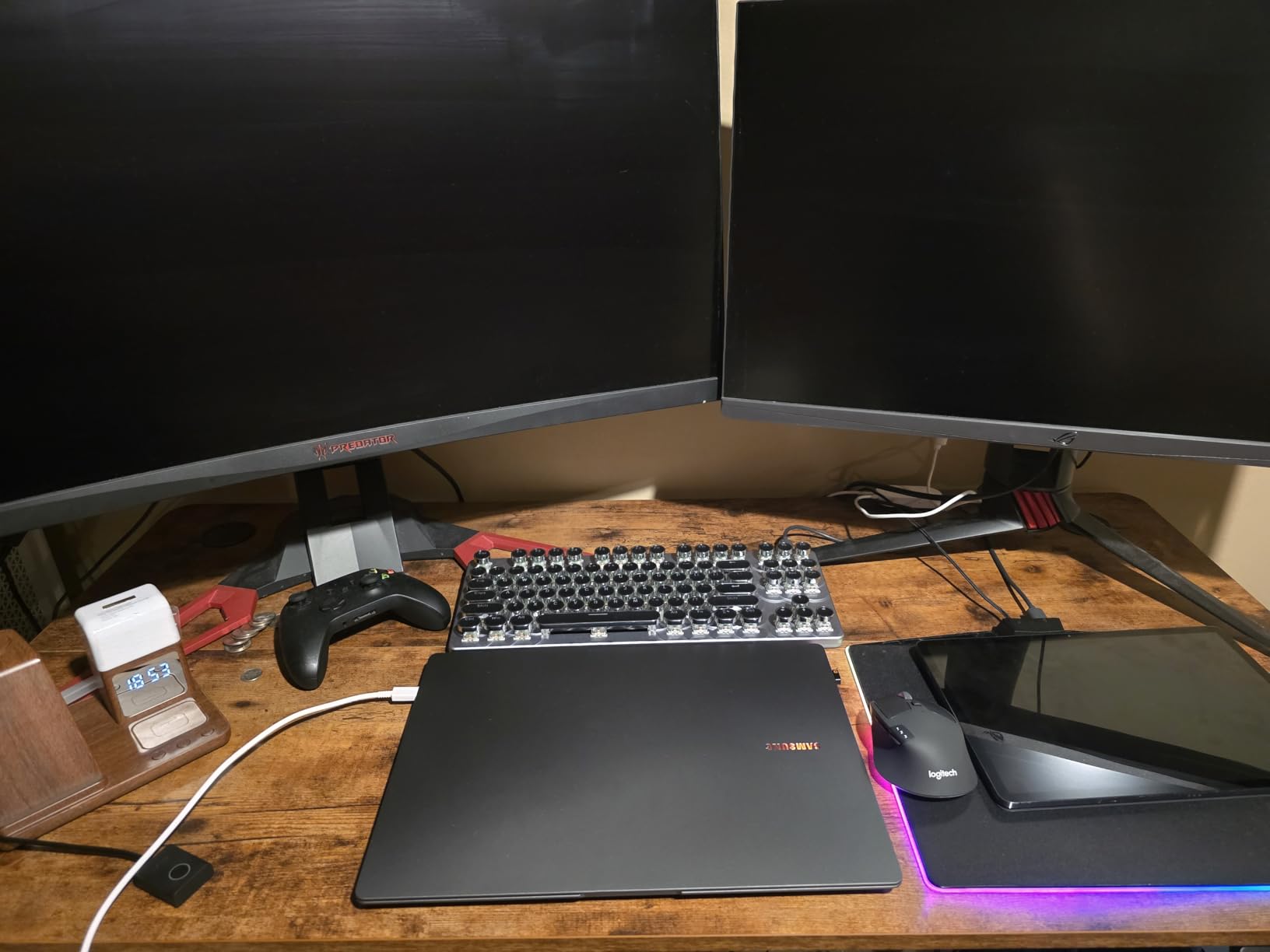 UGREEN 8K@60Hz Displayport KVM Switch 2 Monitors 2 Computers, Aluminum | with 4 USB 3.0 Ports, for 2 Computers Share Dual Monitors Keyboard Mouse Printer, with 2 USB Cables/Power Adapter/Controller customer photo 2