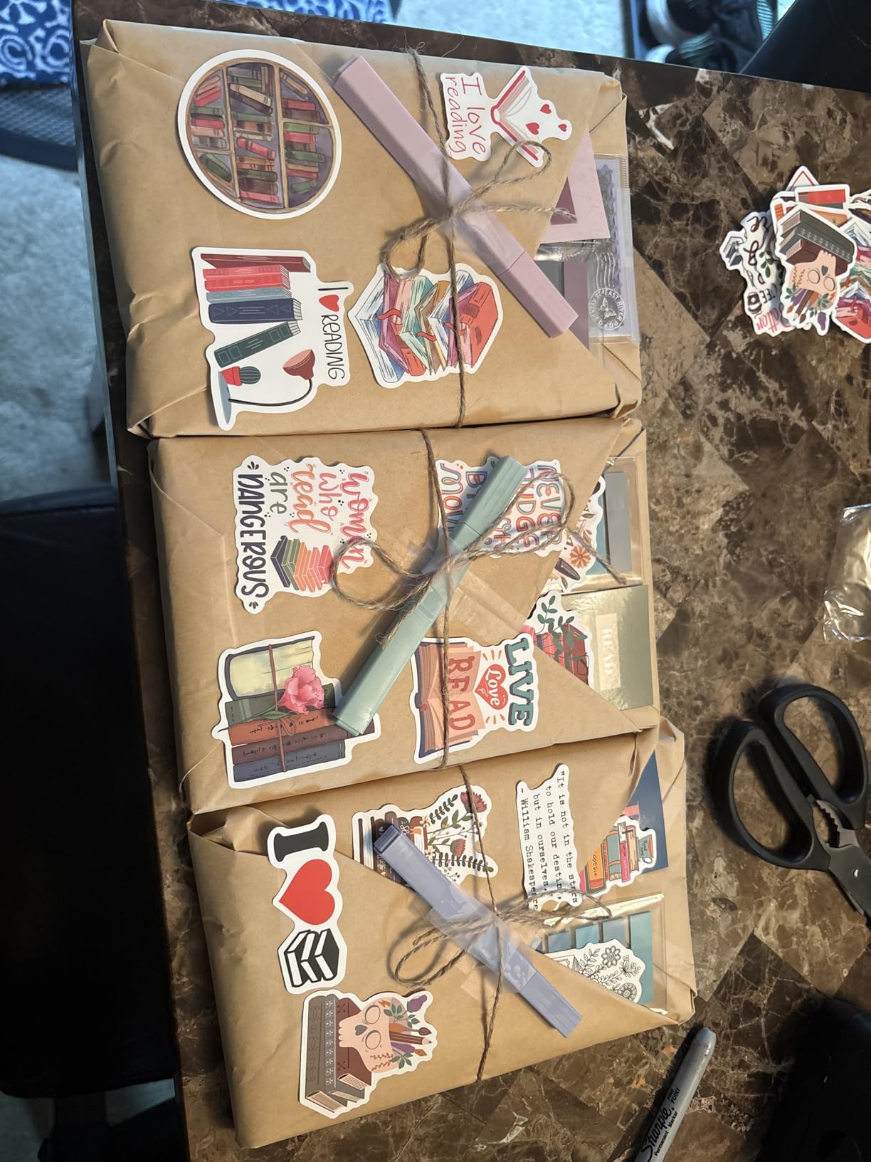 Resurhang 24 Set Blind Date with a Book Gift Box Supplies Kits Librarian Gift Excluding Books Bookish Club Gifts Bulk for Women Lovers Bookish Readers Gifts for Teachers Friends Men (Brown) customer photo 2