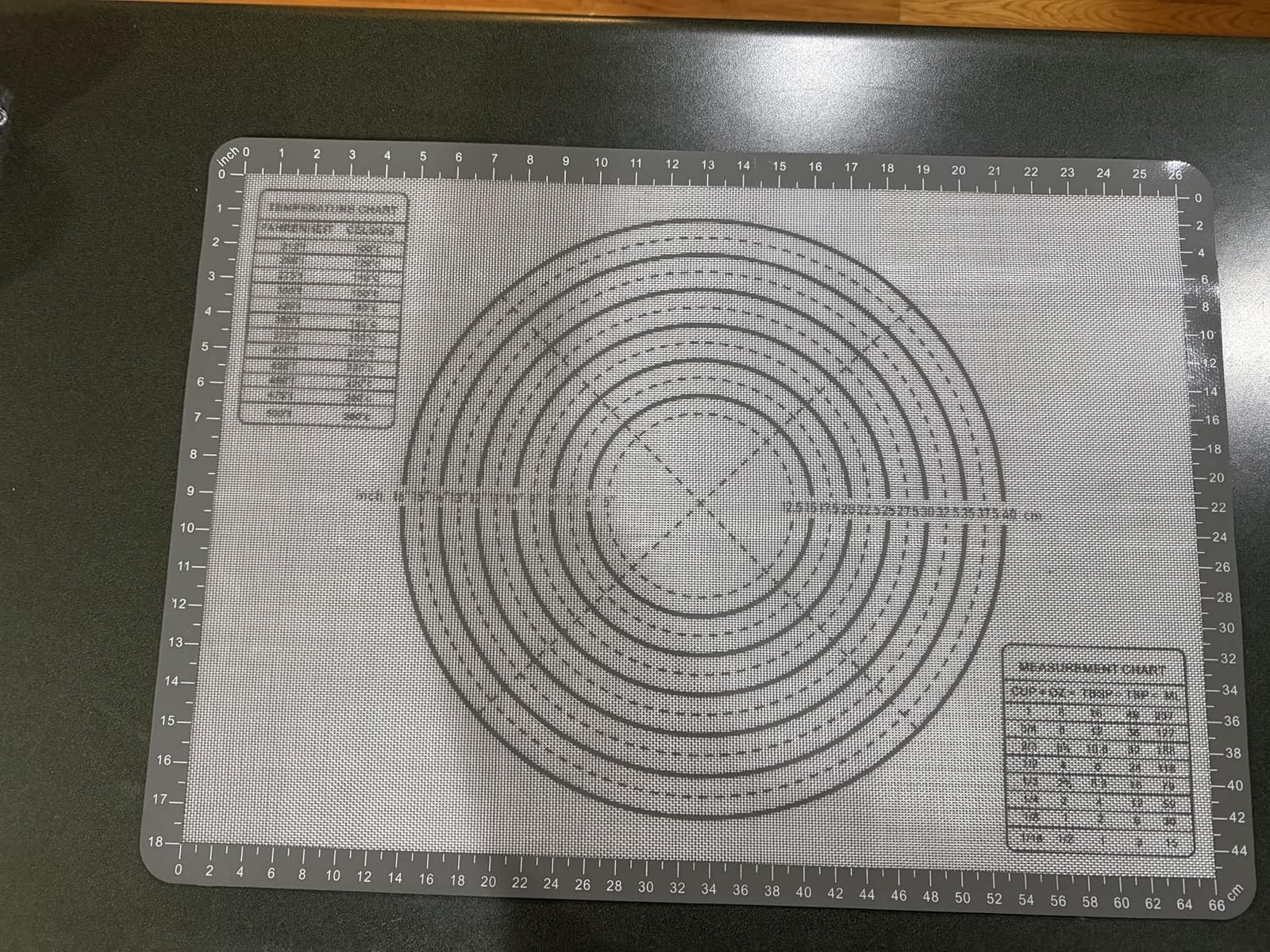 Amazon Basics Nonstick Silicone Pastry Baking Mat with Measurements, BPA-Free, Oven-Safe, 20 x 28 in customer photo 1