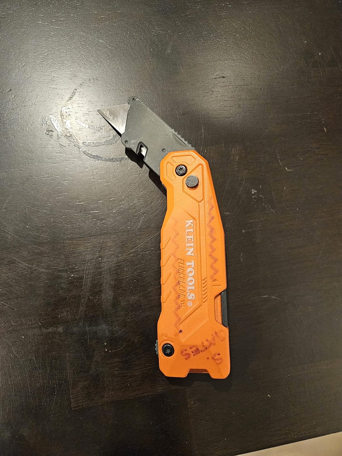Klein Tools 44306 FLICKBLADE 2-in-1 Folding Utility Knife and Scraper with Built-In Blade Storage, Dual Locking Positions, Includes 3 Triple-Ground Carbon Steel Blades customer photo 1