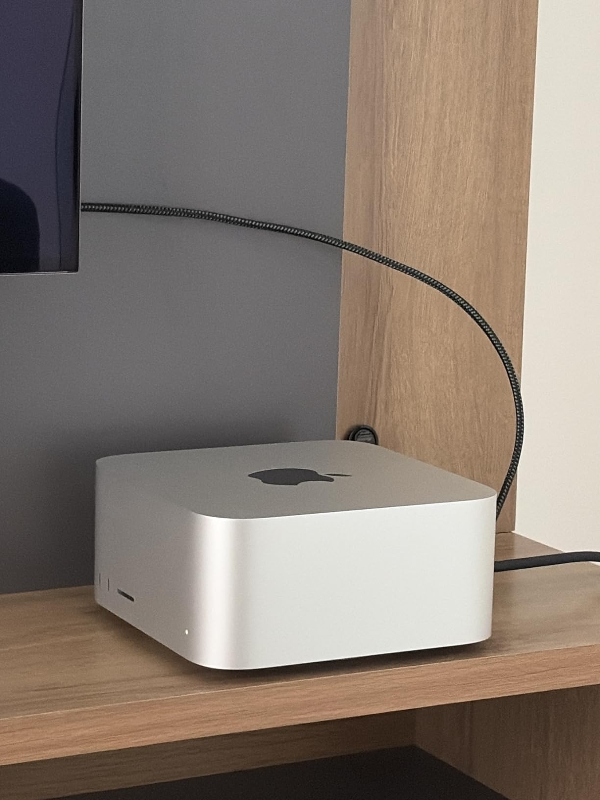 Apple 2022 Mac Studio with Apple M1 Max Chip 10-Core CPU (32GB RAM, 512GB SSD) (Renewed) customer photo 1