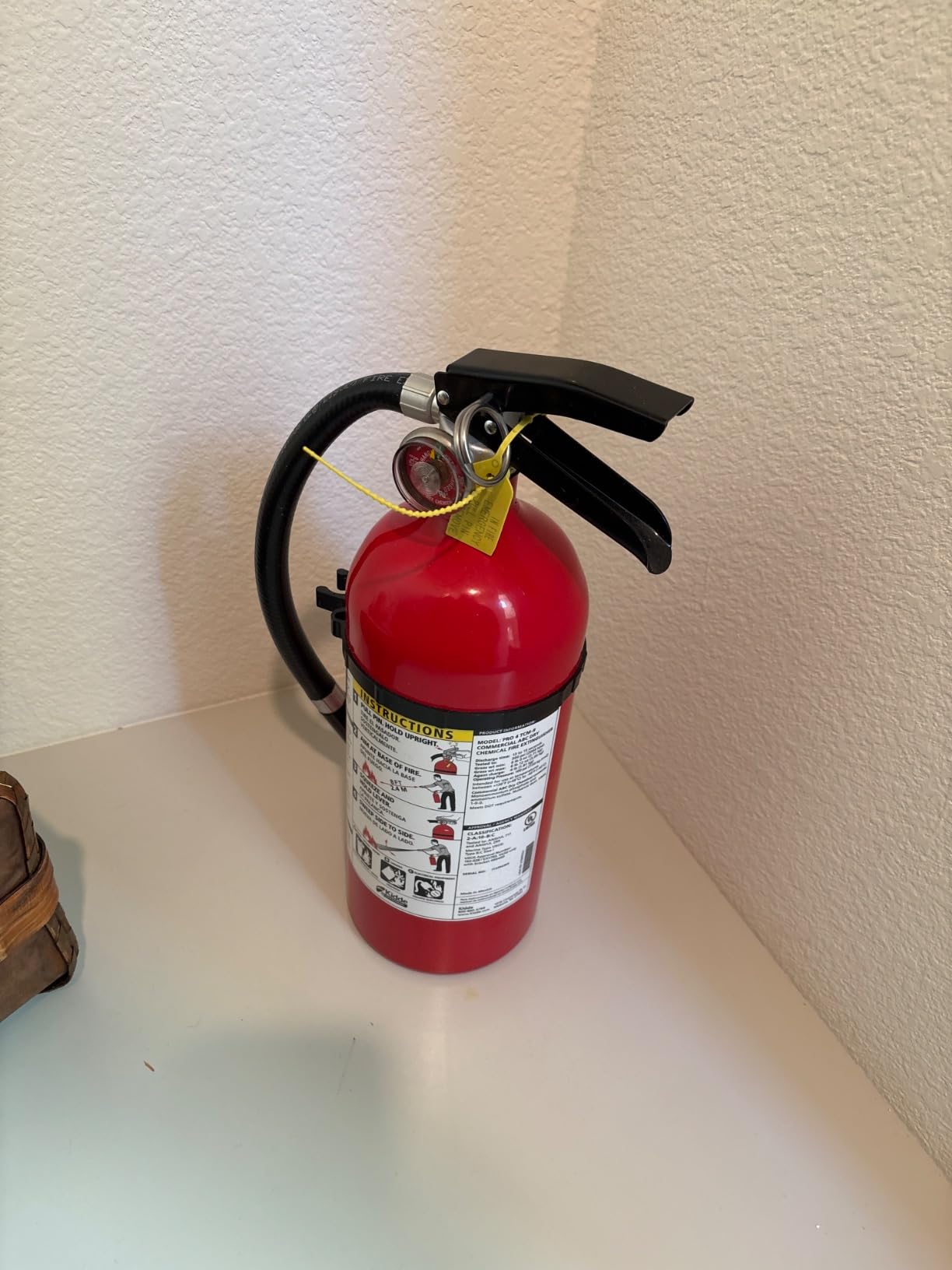 Kidde Pro 340 Commercial Fire Extinguisher, 3A:40-B:C, PRO-5MP-1 | Rechargeable & Reusable Extinguisher for Medium to Large Common, Flammable Liquid, & Electrical Fires, 5.5 lb. Dry Chemical customer photo 2