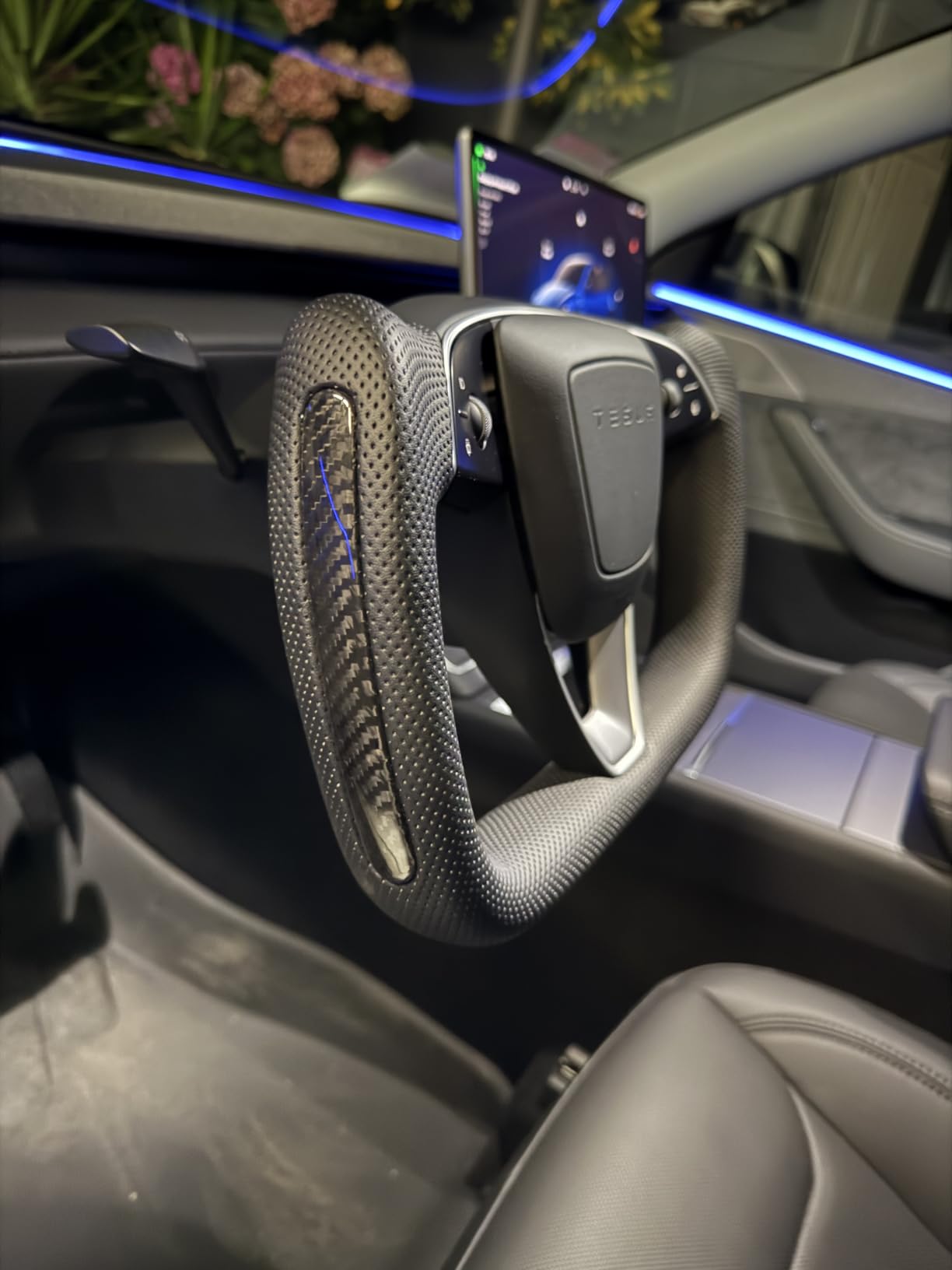 Model Y Juniper Yoke Steering Wheel 2026 2025, Nappa Leather Steering Wheel for Tesla Model Y Juniper 2026 Accessories With Heating Function No Front Trim (White Perforated, Glossy Carbon Fiber) customer photo 1