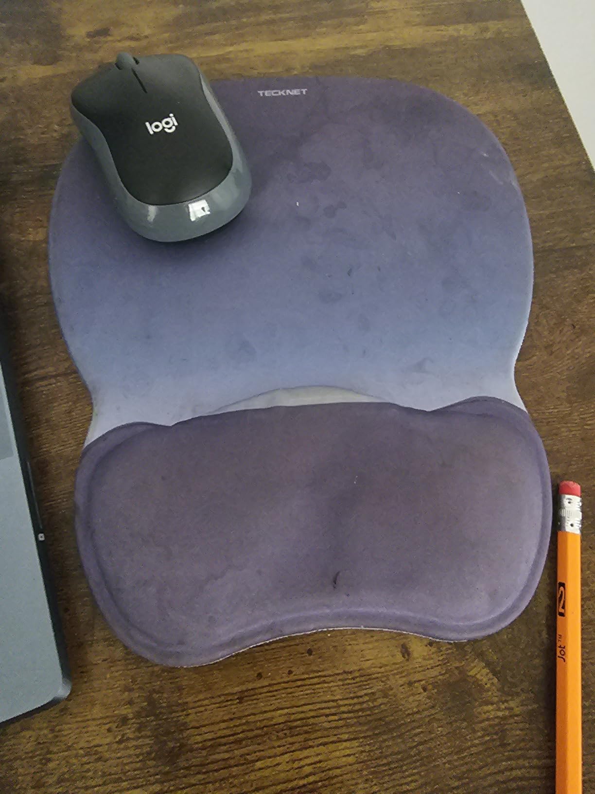 TECKNET Gel Ergonomic Mouse Pad with Wrist Rest, Non-Slip PU Base, Gradient | Comfortable Gel Cushion, Pain Relief, Smooth and Waterproof Surface, Mouse Pad with Wrist Rest for Office, Gaming and Study customer photo 2