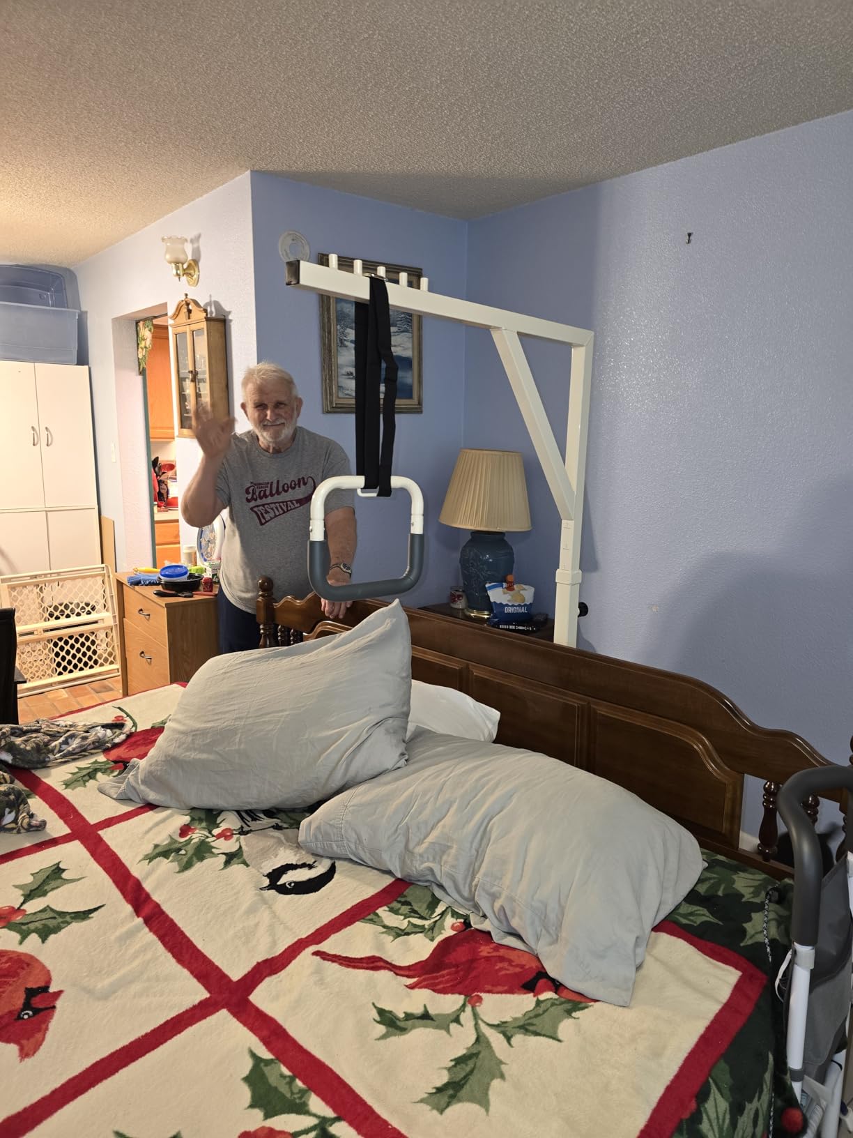 VEVOR Trapeze Bar for Bed Mobility, Height-Adjustable Free Standing Trapeze Bar with 2 Wheels, 300LBS Capacity Bed Pull Up Assist for Elderly Disabled, Ideal for Hospital, Nursing Home & Home Care customer photo 2