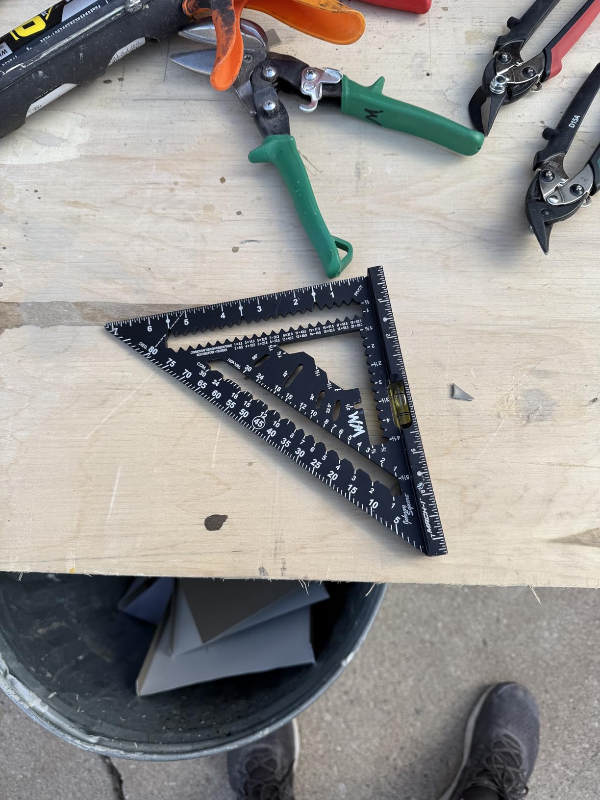 Johnson Level & Tool 1904-0700V 7-1/4