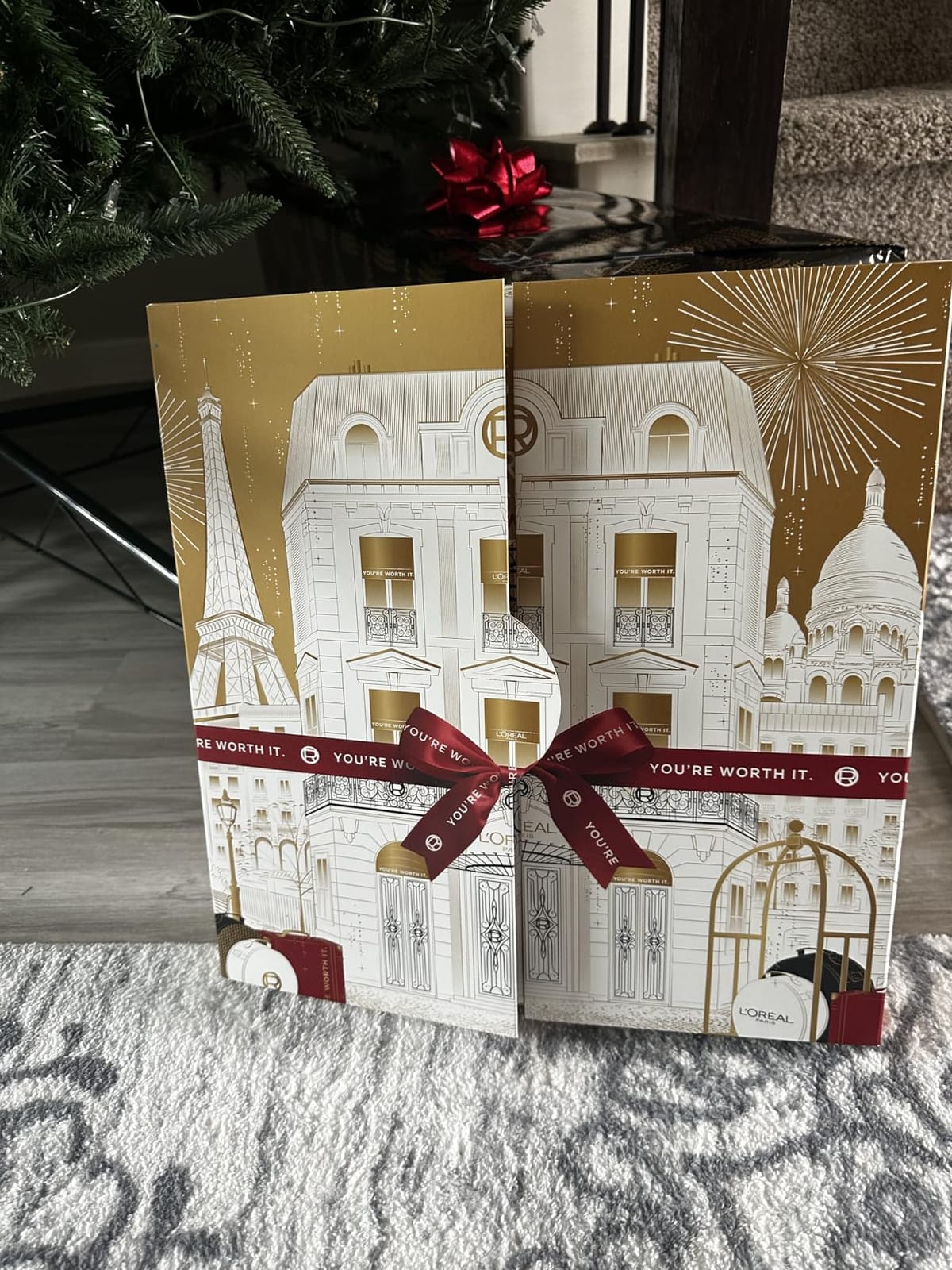 L'Oreal Paris 24 Day Beauty Advent Calendar 2025, Holiday Gift Set Includes Deluxe-Sized and Miniature Makeup, Skincare and Haircare Products customer photo 2