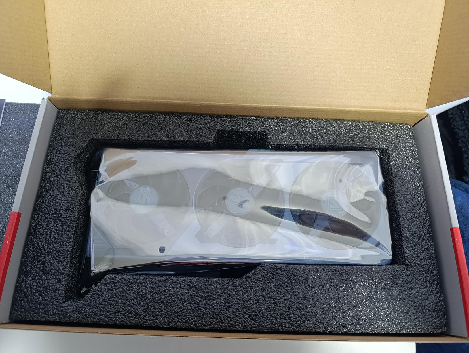 ASRock Radeon RX 9060 XT Steel Legend 16GB GDDR6 OC Graphics Card | 3275 MHz Boost | Triple Fan | 0dB Cooling | Metal Backplate | PCIe 5.0 | DisplayPort 2.1a, HDMI 2.1b customer photo 2