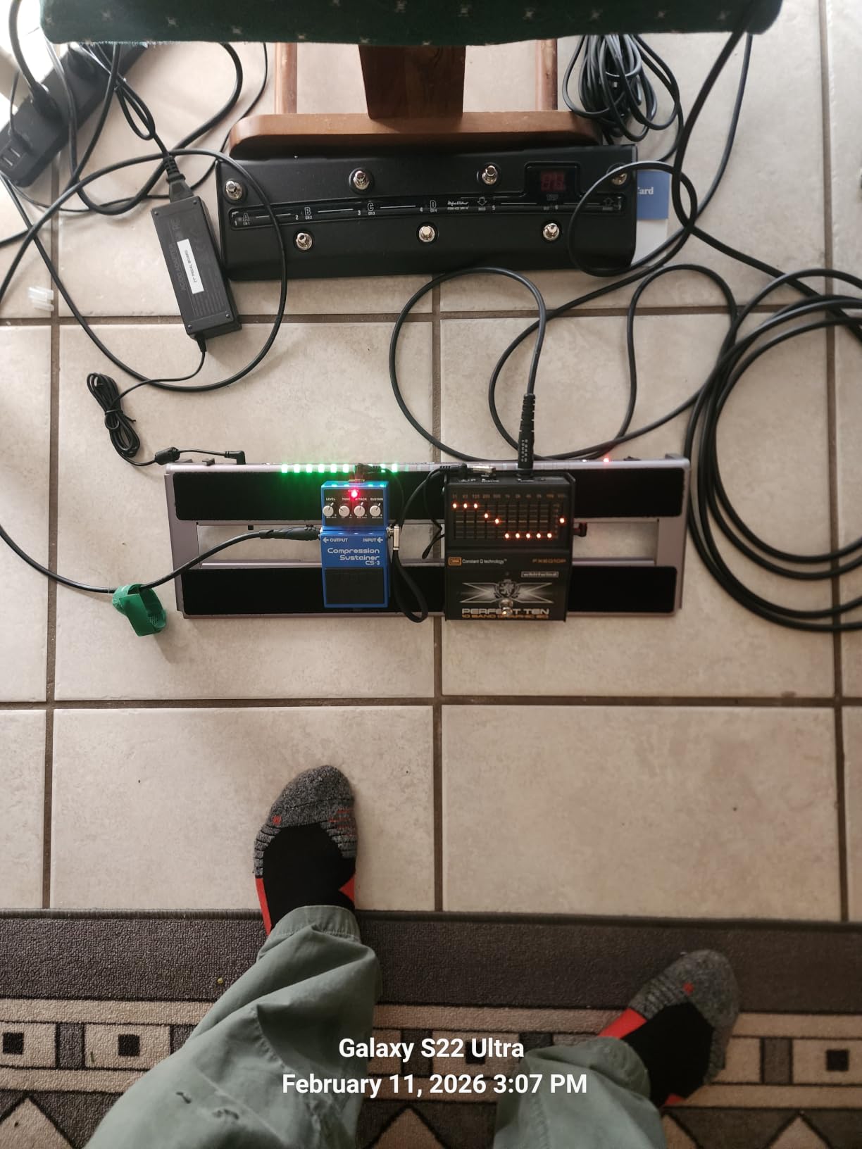 Vangoa Pro Guitar Pedal Board with 12-Isolated High-Current Power Supply, PD-XL Aluminum Folding Extended 30% More Space Powered Pedalboard Includes Premium Gig Bag, 21
