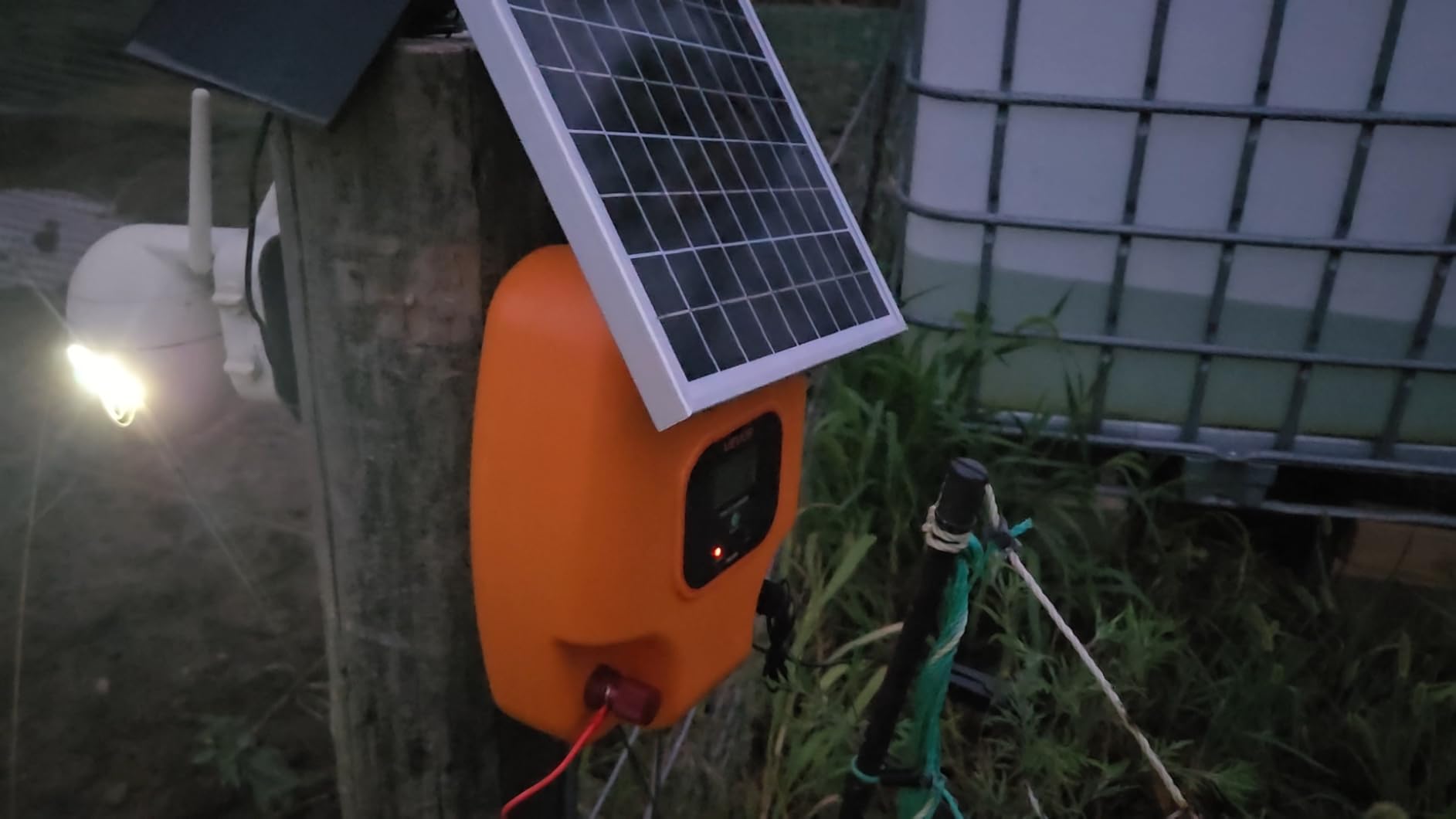 VEVOR Solar Fence Charger, 1J 10 kV Solar Powered Fence Charger, 1.86 Miles Range, Electric Fence Energizer Kit, Keep Out Predators, 3 Days Runtime, for Livestock, Poultry, Garden Protection customer photo 2