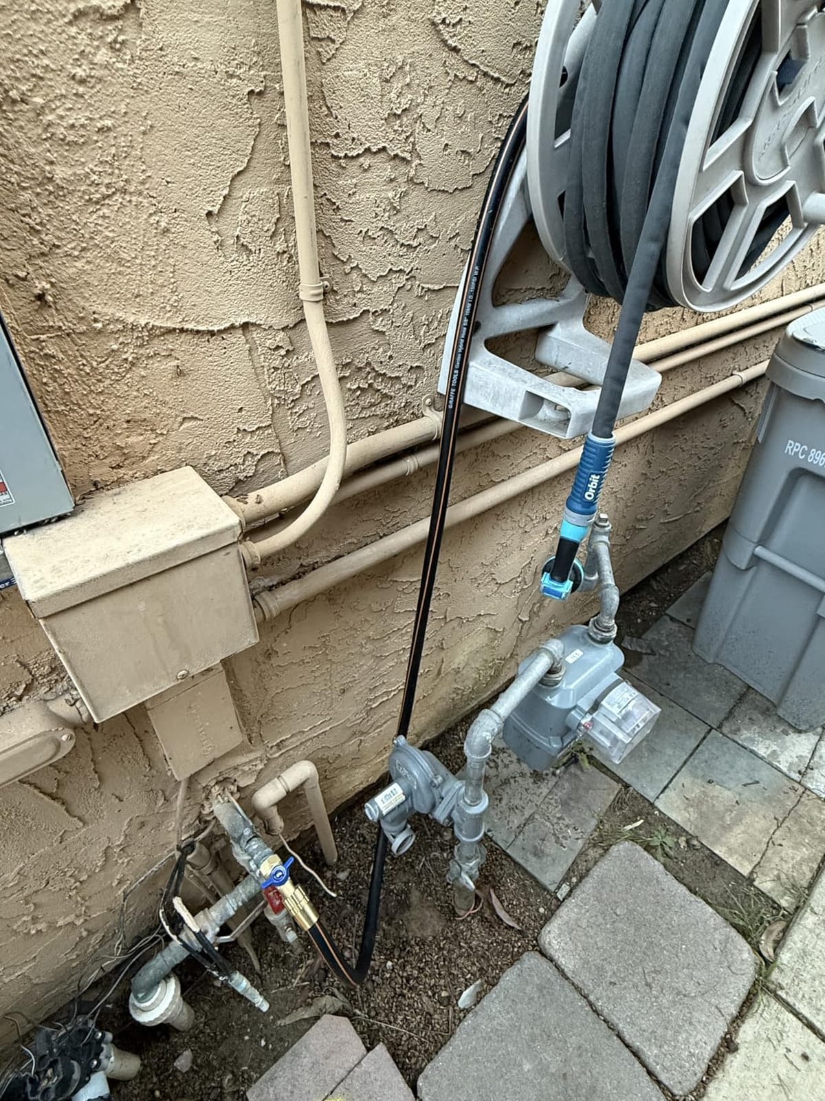 Giraffe Tools Wall Mounted Pressure Washer Essential 100FT with 1800W Motor | 2900 PSI 2.2 GPM Electric Power Washer with Retractable Hose, Automatic Rewind, 4 Nozzles, Foam Cannon customer photo 1