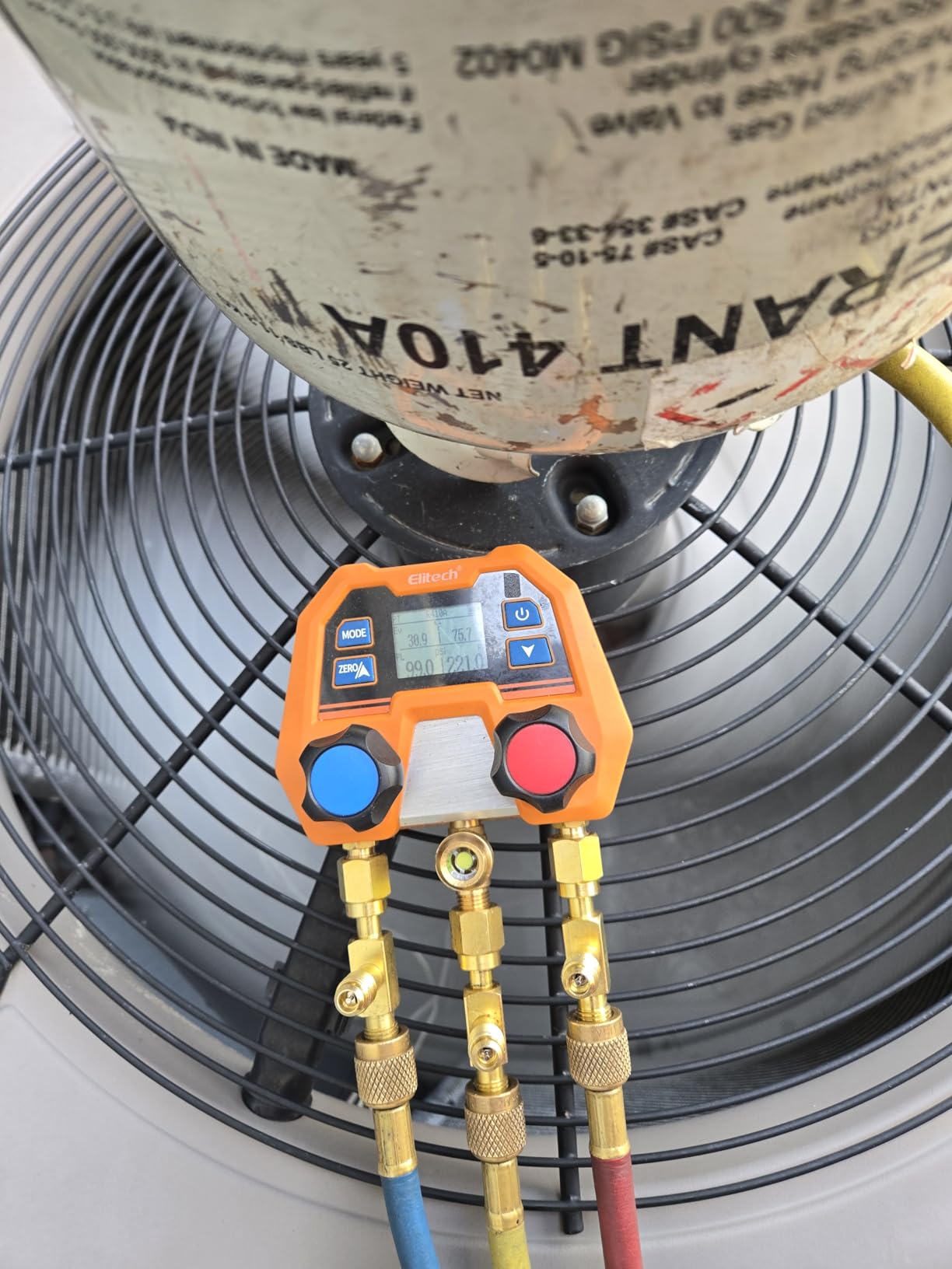 Elitech HVAC Digital Manifold Gauge Set DMG-2SE with Hoses & R410A Adapters | 88 Refrigerants, ±1% FS Accuracy, P/T Calculation, Evap & Cond Temp, HVAC/R & Automotive AC Applications customer photo 1