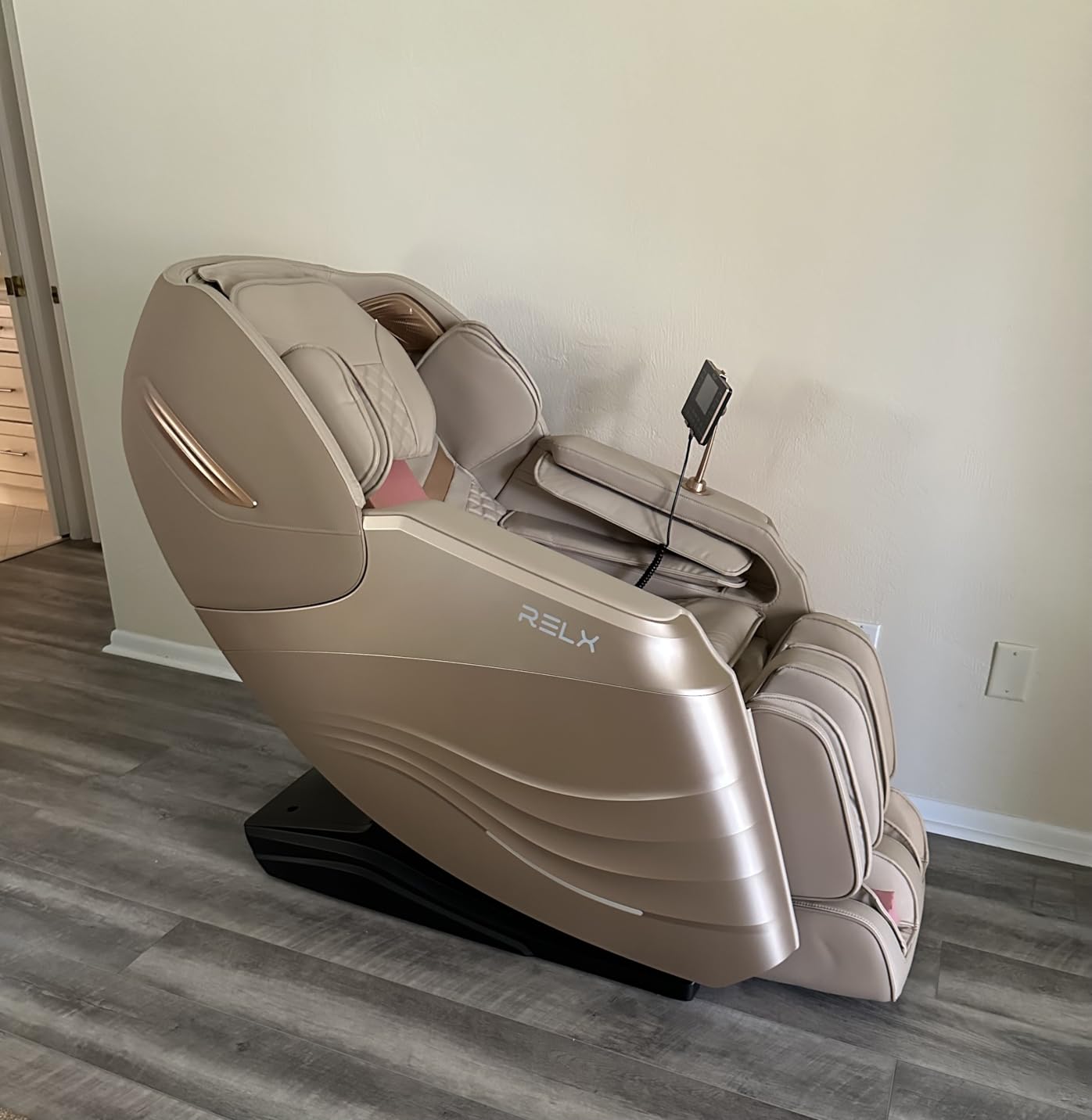 RELX Massage Chair Full Body with Body Scan, Zero Gravity, SL-Track, Black | 20 Modes Shiatsu Massage Chair Built-in Heat System, Airbag Massage with Deep Yoga Stretch, Calfrest Extension and AI Control customer photo 2
