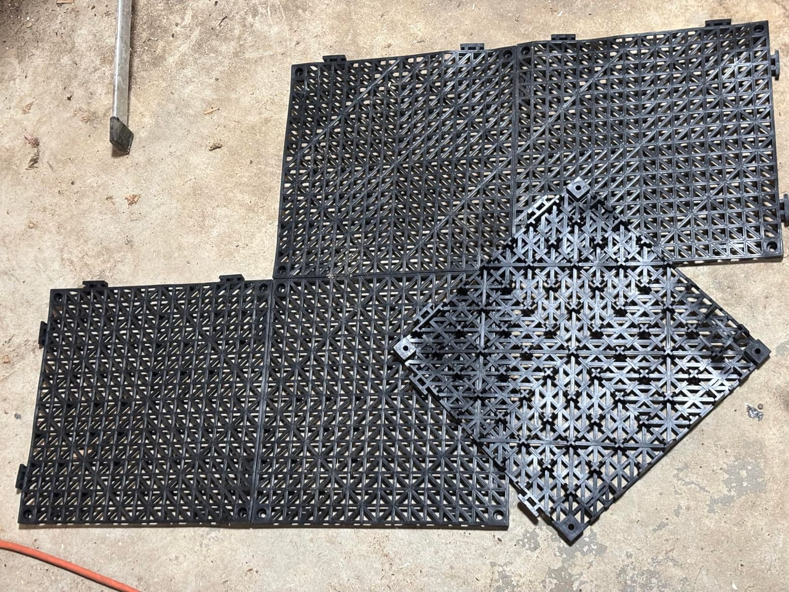 RITOLLO Modular Interlocking Cushion Drainage Floor Tiles, 16-Pack 11.8