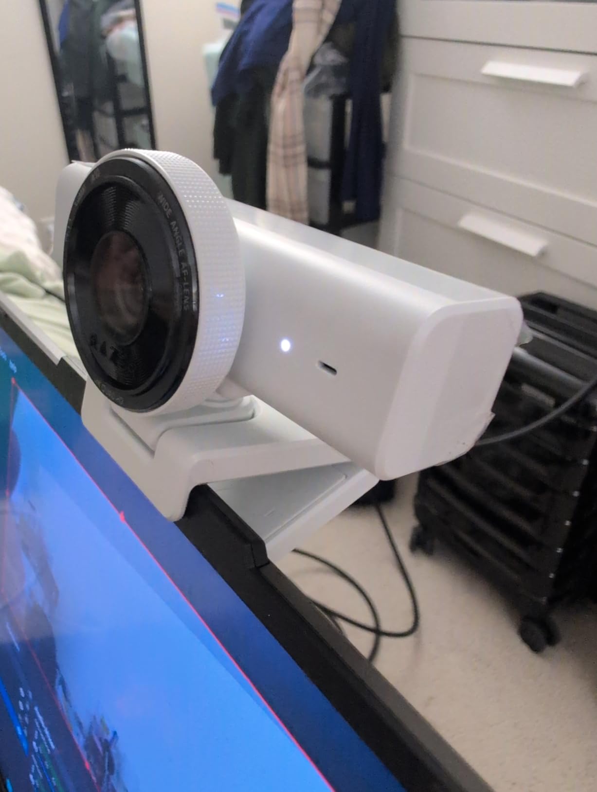Razer Kiyo V2 X Streaming Webcam: 1440p 60 FPS - Auto Focus - Built-in Microphone - Wide Angle Lens - Integrated Privacy Shutter customer photo 2