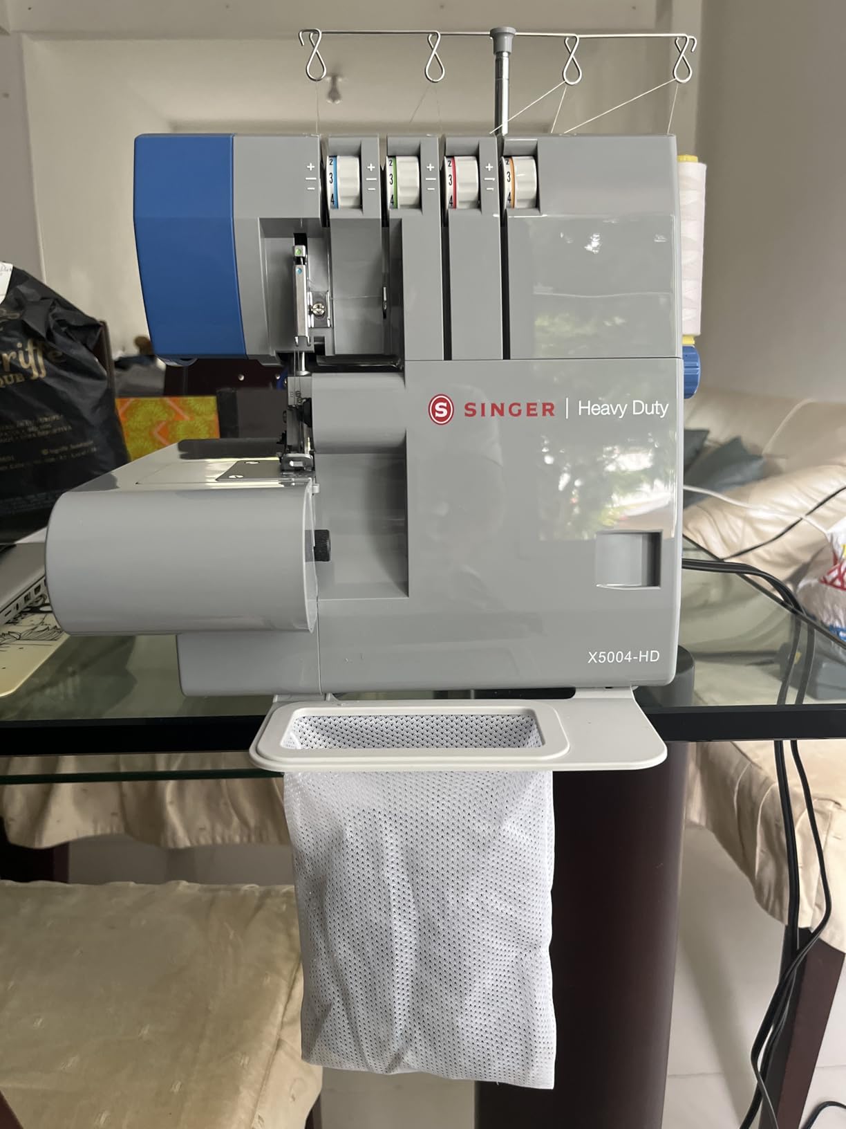 SINGER® HD0500S Heavy Duty Serger Overlock Machine, 2-3-4 Thread, Black customer photo 2