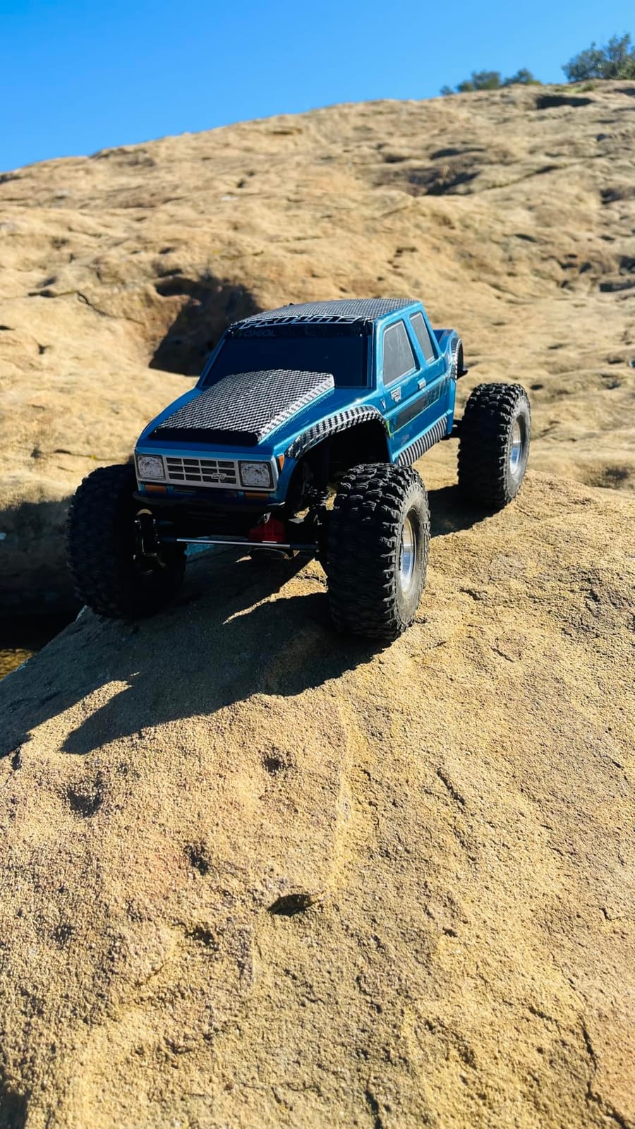 Axial RC Truck 1/10 SCX10 III Coyote 4X4 RTR Brushed Rock Crawler, Blue, AXI-2036T2 (Battery and Charger Not Included) customer photo 2