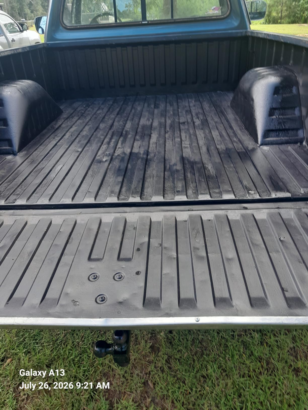 Meuvcol Truck Bed Liner Paint, 35 Oz Black Protective Coating for Pickup Beds, Tailgates, Trailers, Tool Boxes & Metal Surfaces, Brush-On or Roll-On Application with Brush, Gloves & Sandpaper customer photo 2