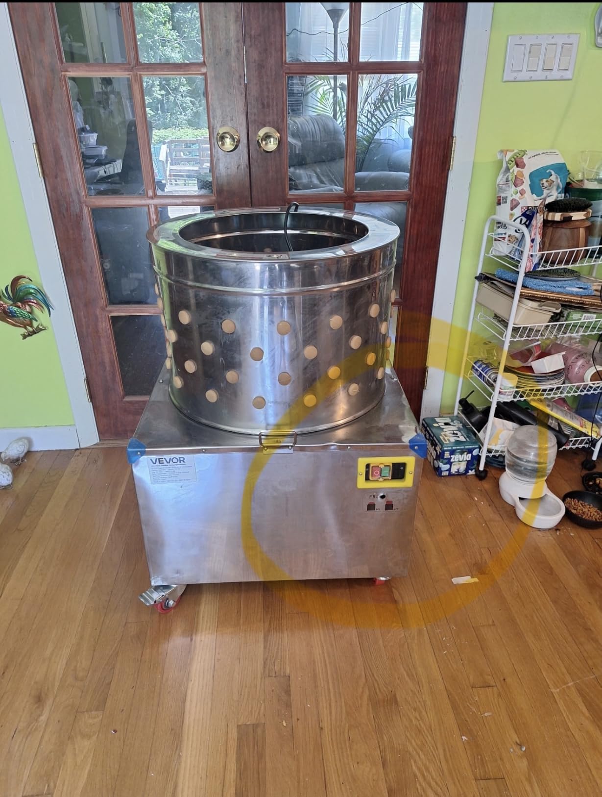 VEVOR Chicken Plucker Machine, 25.6 in Drum, 1200W & 275RPM Electric Chicken Plucking Machine with 158 Soft Fingers & Transport Wheels, Stainless Steel Feather Remover for Processing 4 Chicks Once customer photo 2