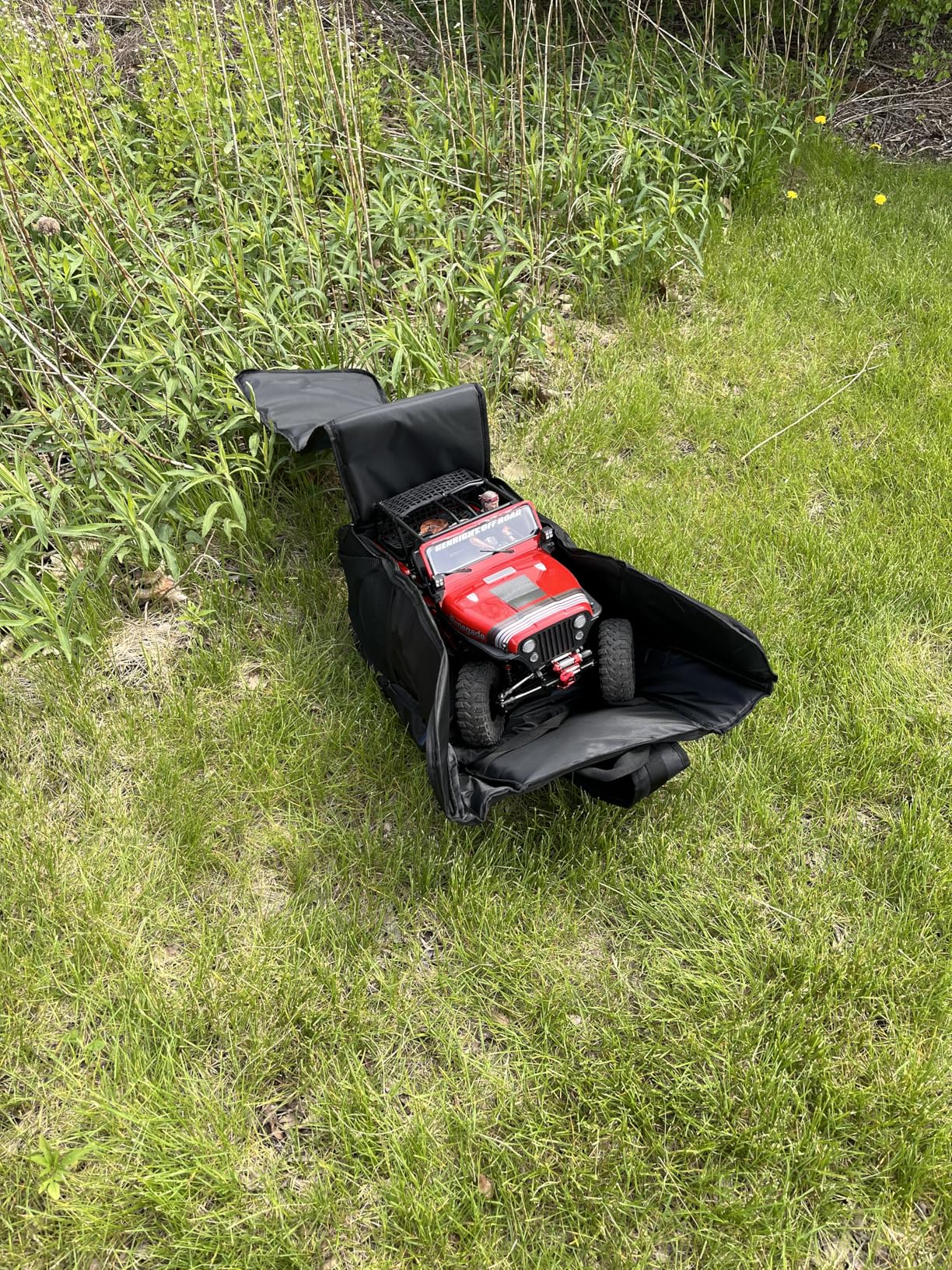 AMK RC Car Backpack, Waterproof RC Car Bag Large Capacity RC Car Storage Bag for 1/8 & 1/10 RC Crawler, Padded Carrying Case with Straps & Multi Pockets for TRX4 TRX6 Axial SCX10 Capra D90 TF2 CC01 customer photo 1