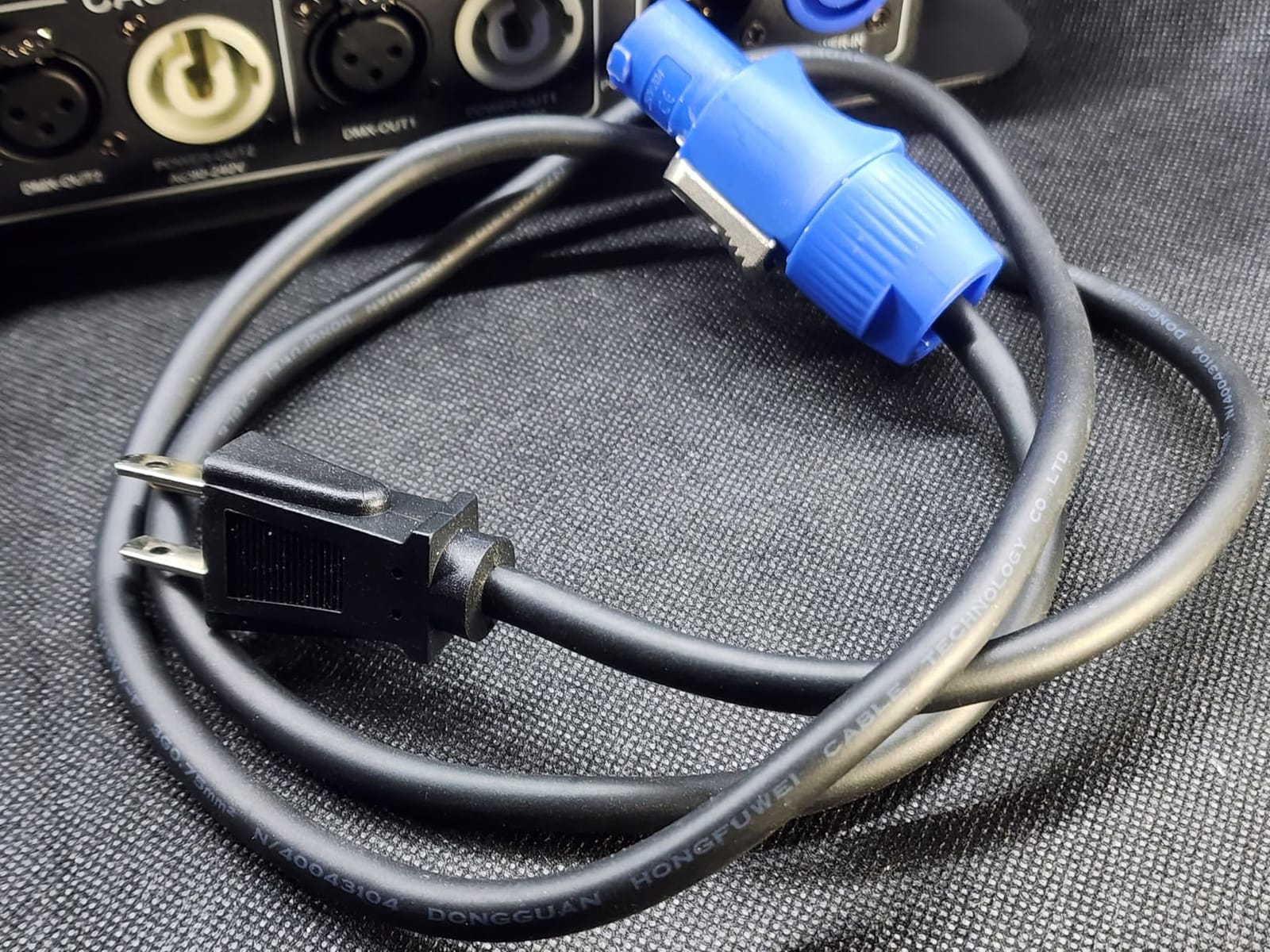 Pknight 1-In/4-Out DMX & Power Splitter with PowerCON customer photo 2